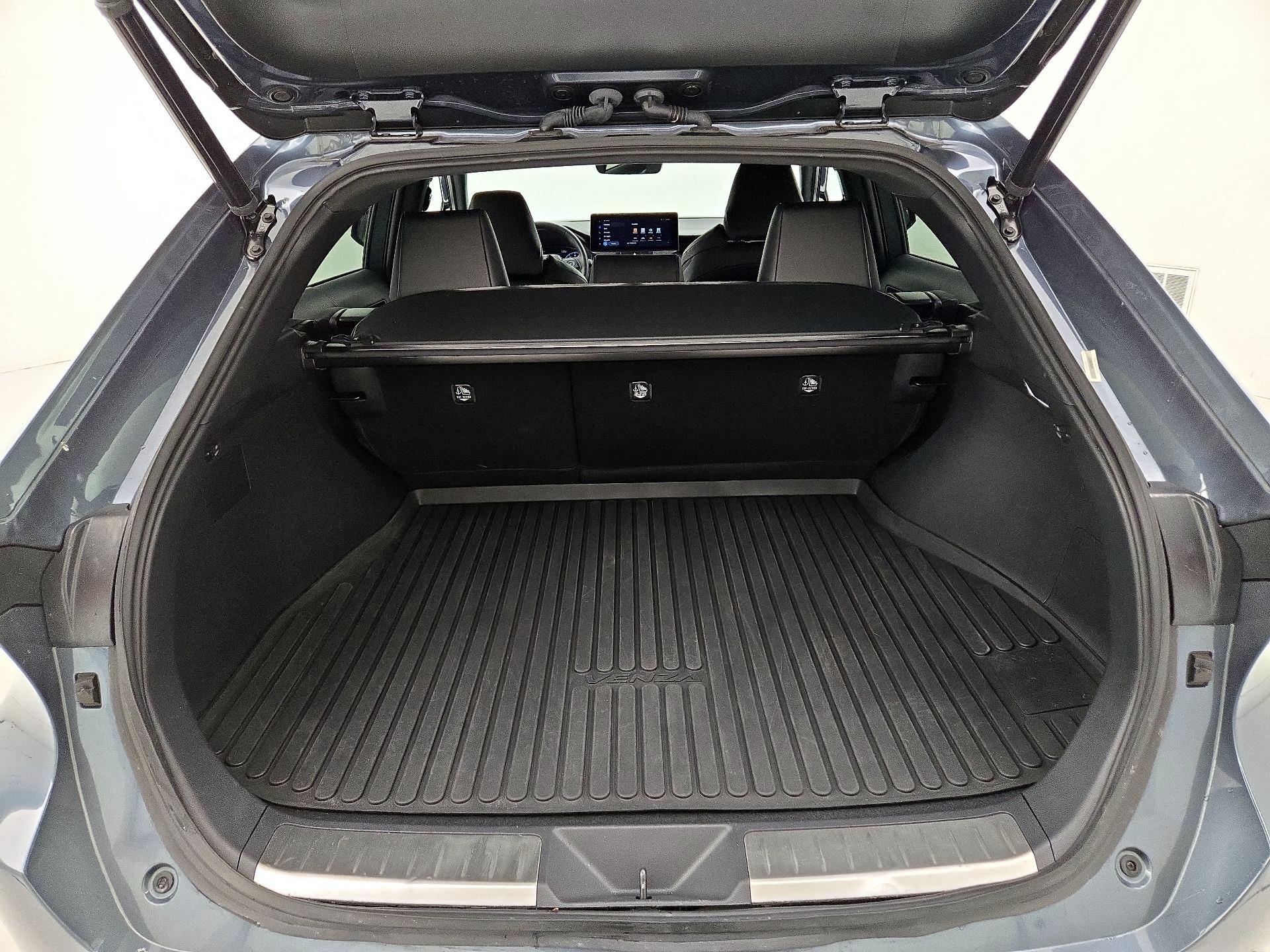 Thumbnail: 2023 Toyota Venza - 20