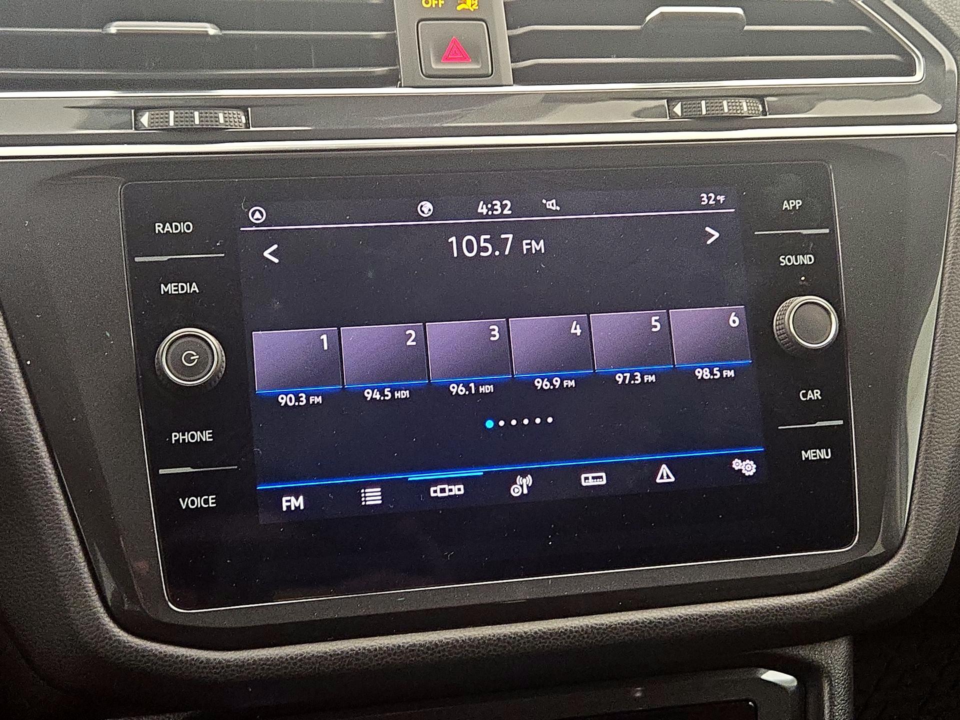 Thumbnail: 2022 Volkswagen Tiguan - 15