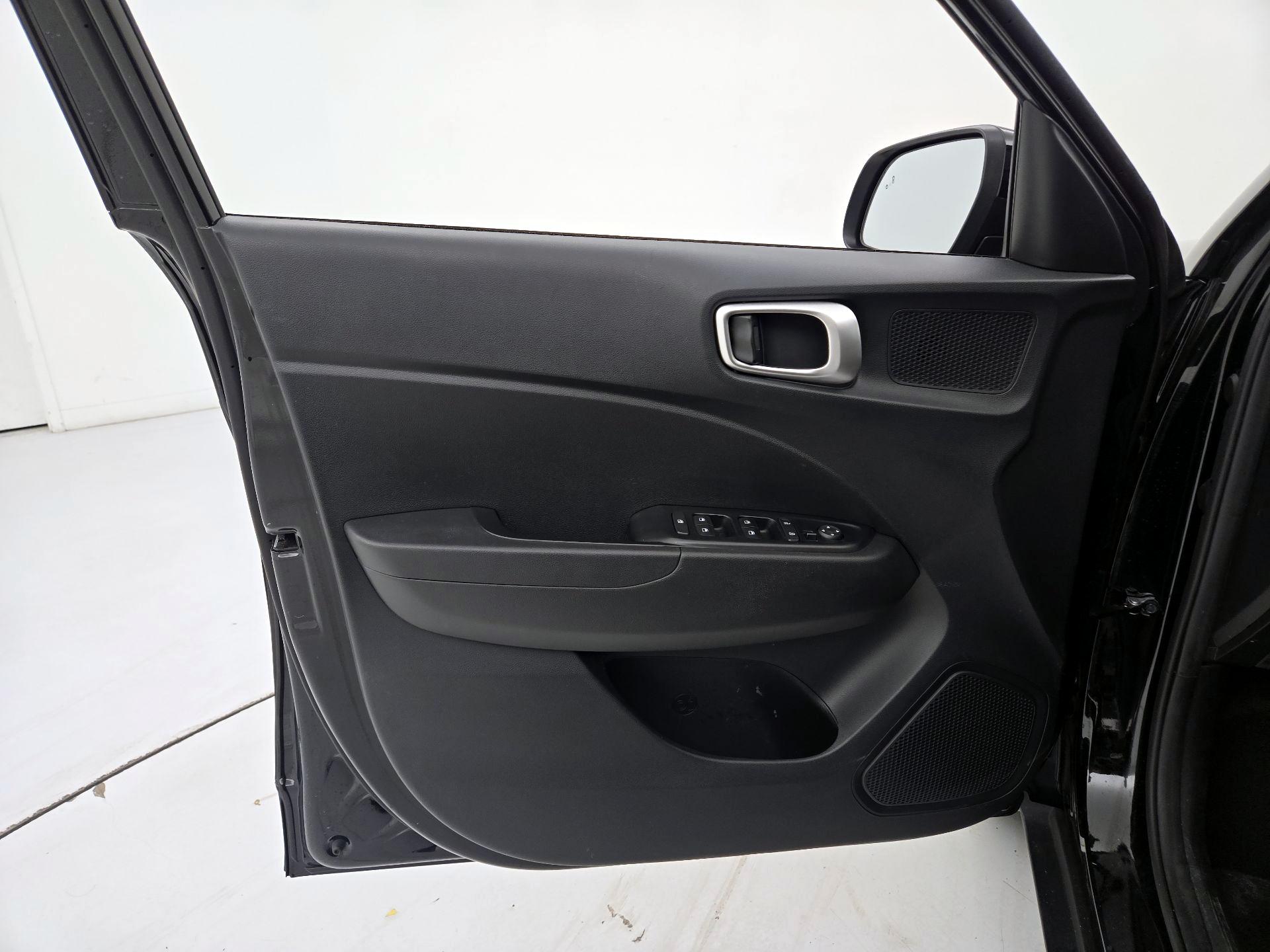 Thumbnail: 2023 Hyundai Venue - 12