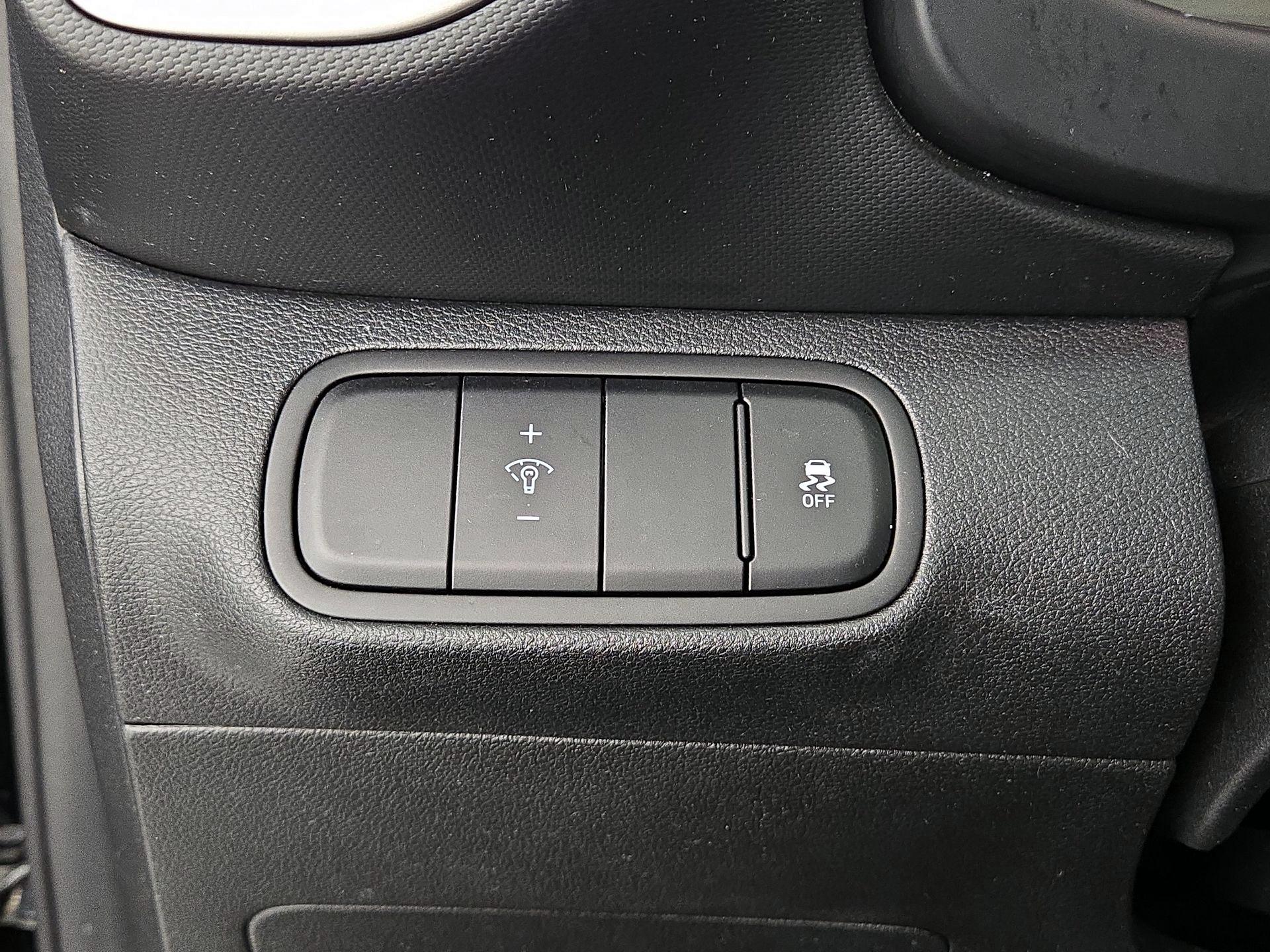 Thumbnail: 2023 Hyundai Venue - 13