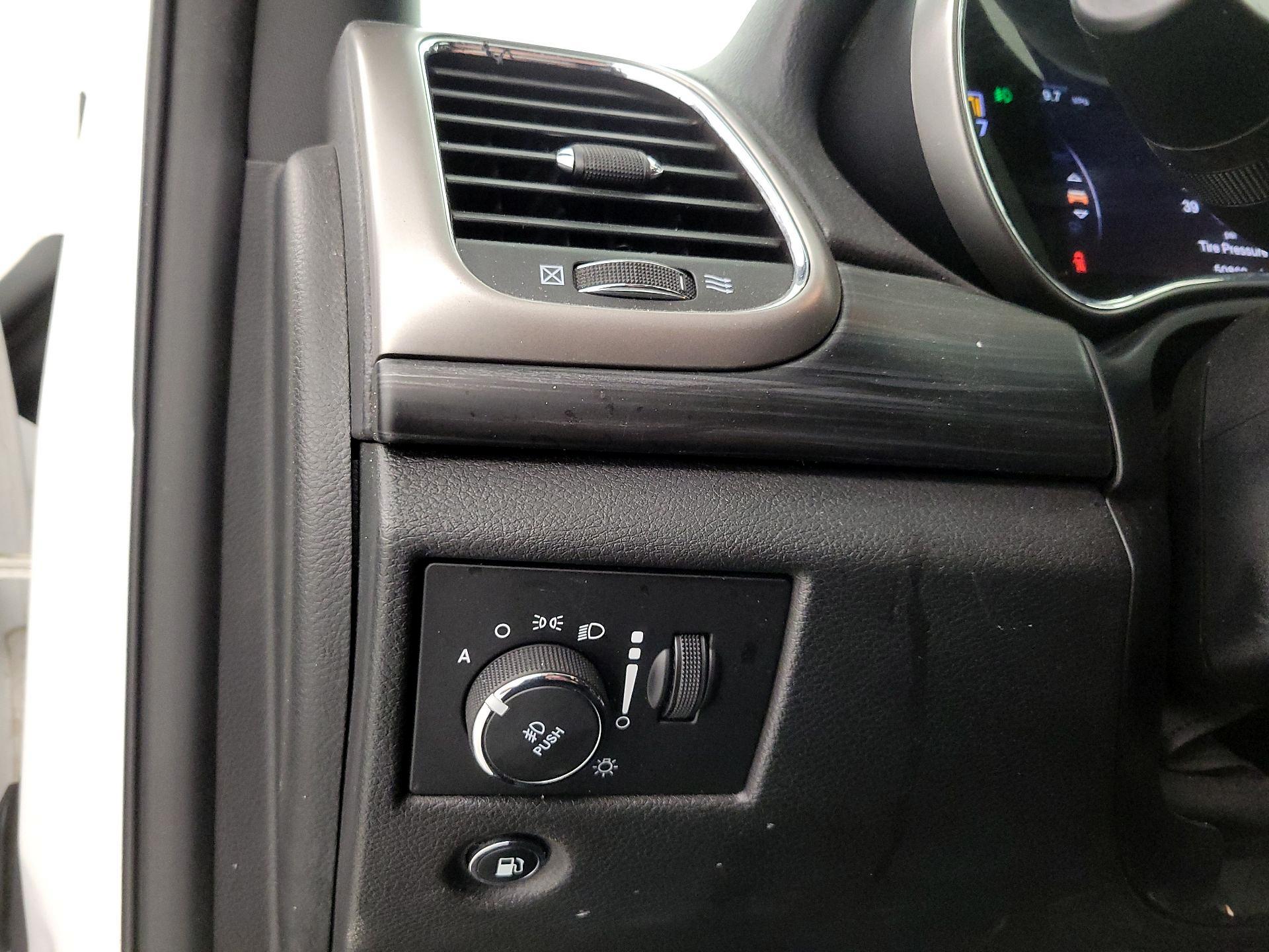 Thumbnail: 2019 Jeep Grand Cherokee - 13