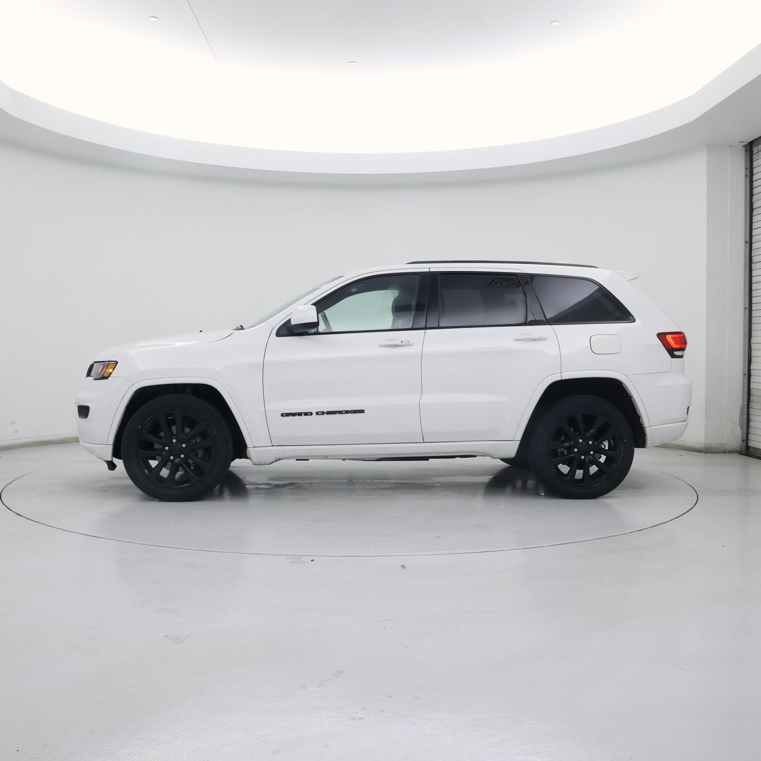 Thumbnail: 2019 Jeep Grand Cherokee - 3