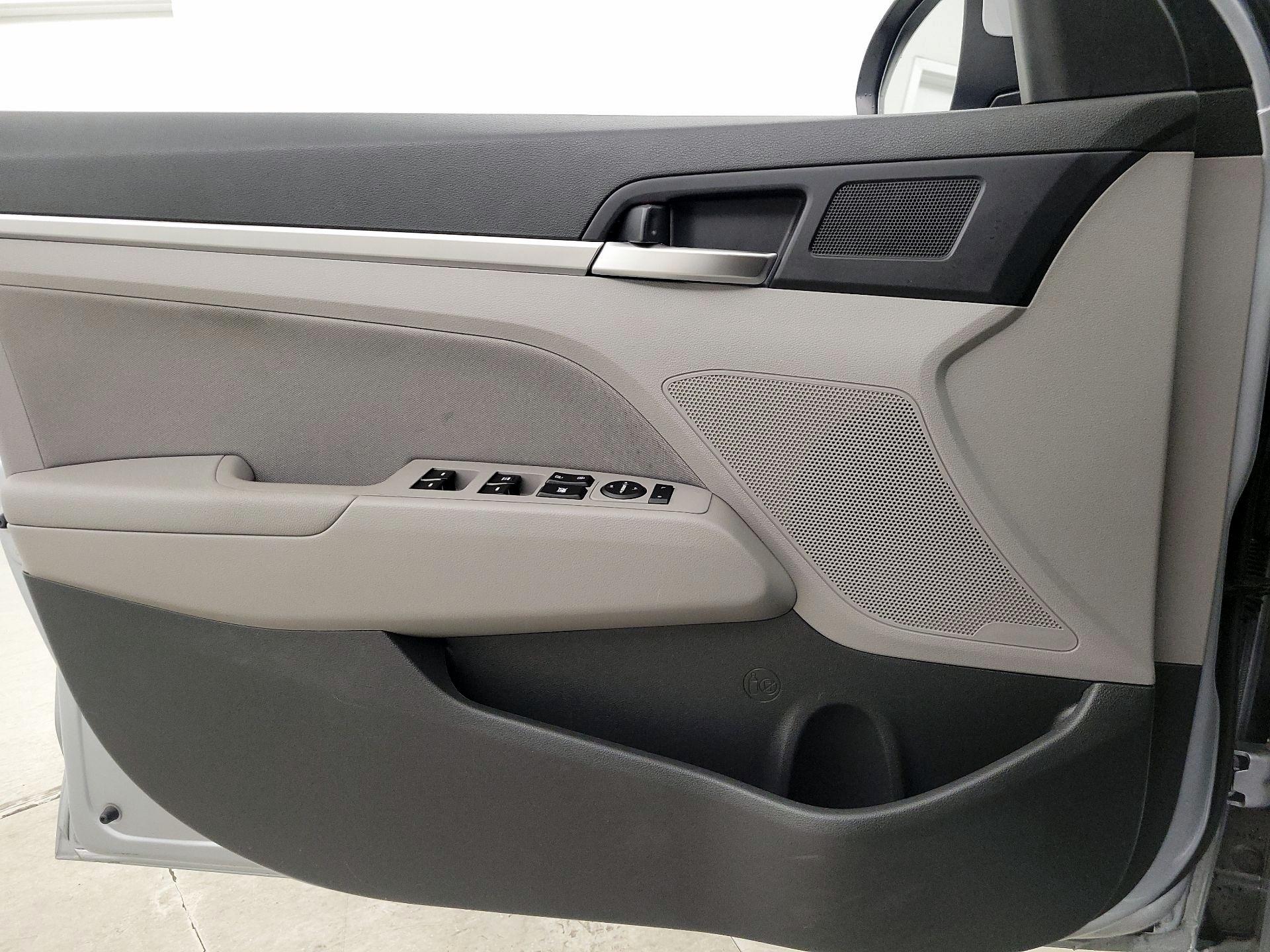 Thumbnail: 2020 Hyundai Elantra - 12