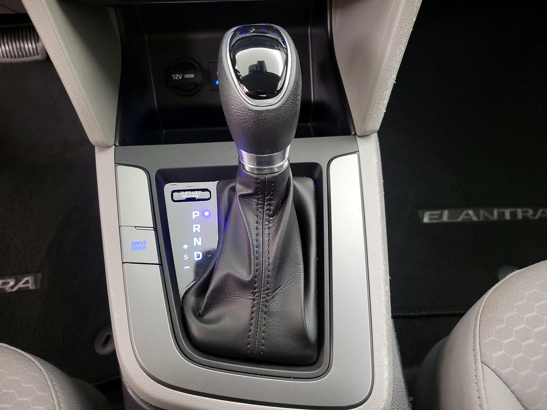 Thumbnail: 2020 Hyundai Elantra - 17