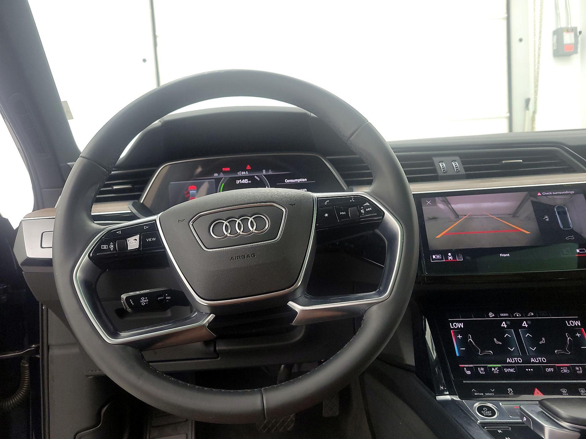 Thumbnail: 2022 Audi e-tron - 10