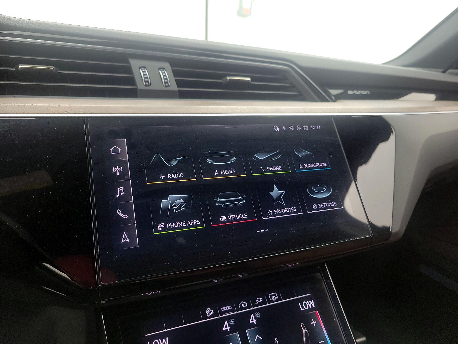 Thumbnail: 2022 Audi e-tron - 14