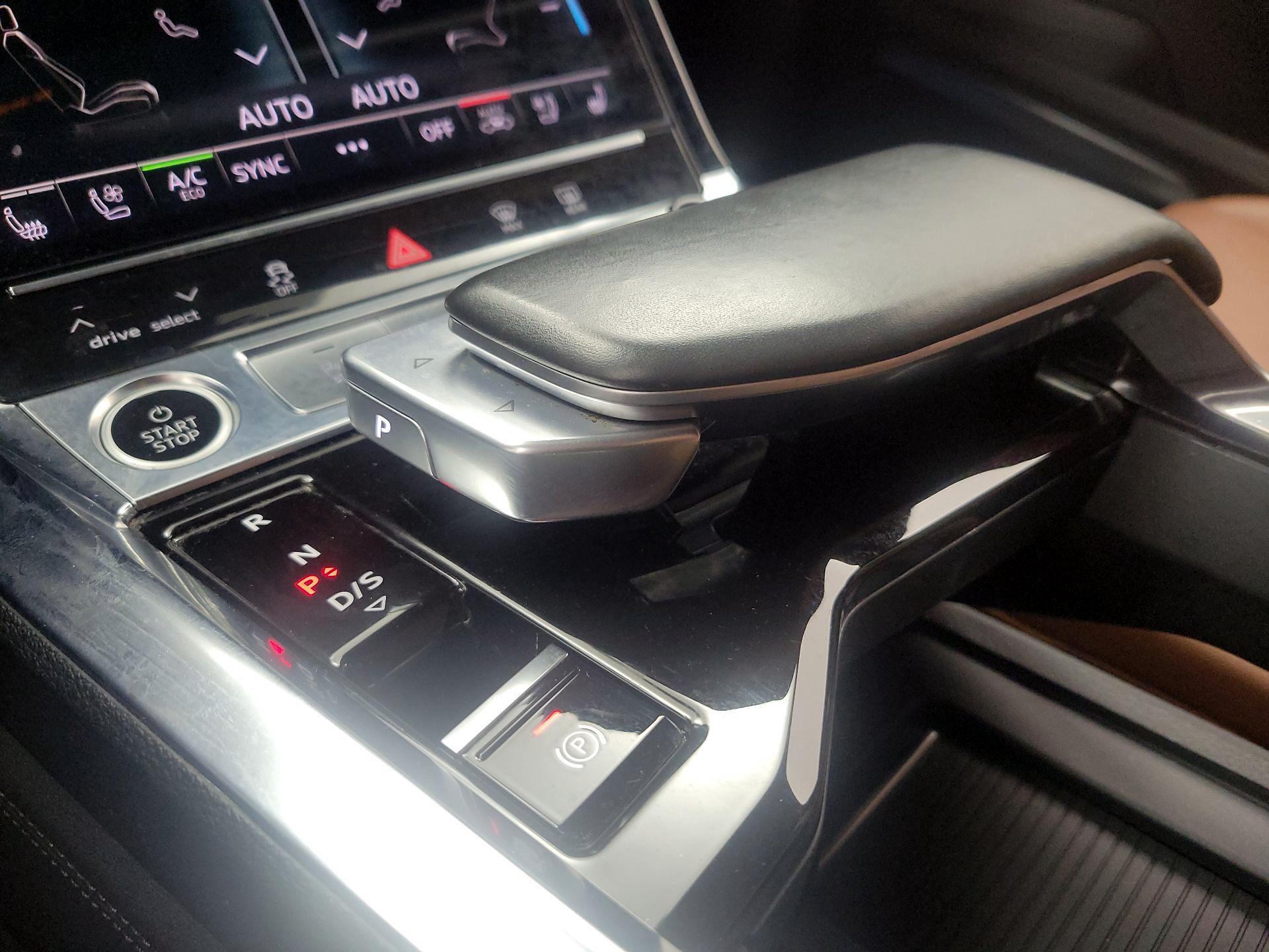 Thumbnail: 2022 Audi e-tron - 16
