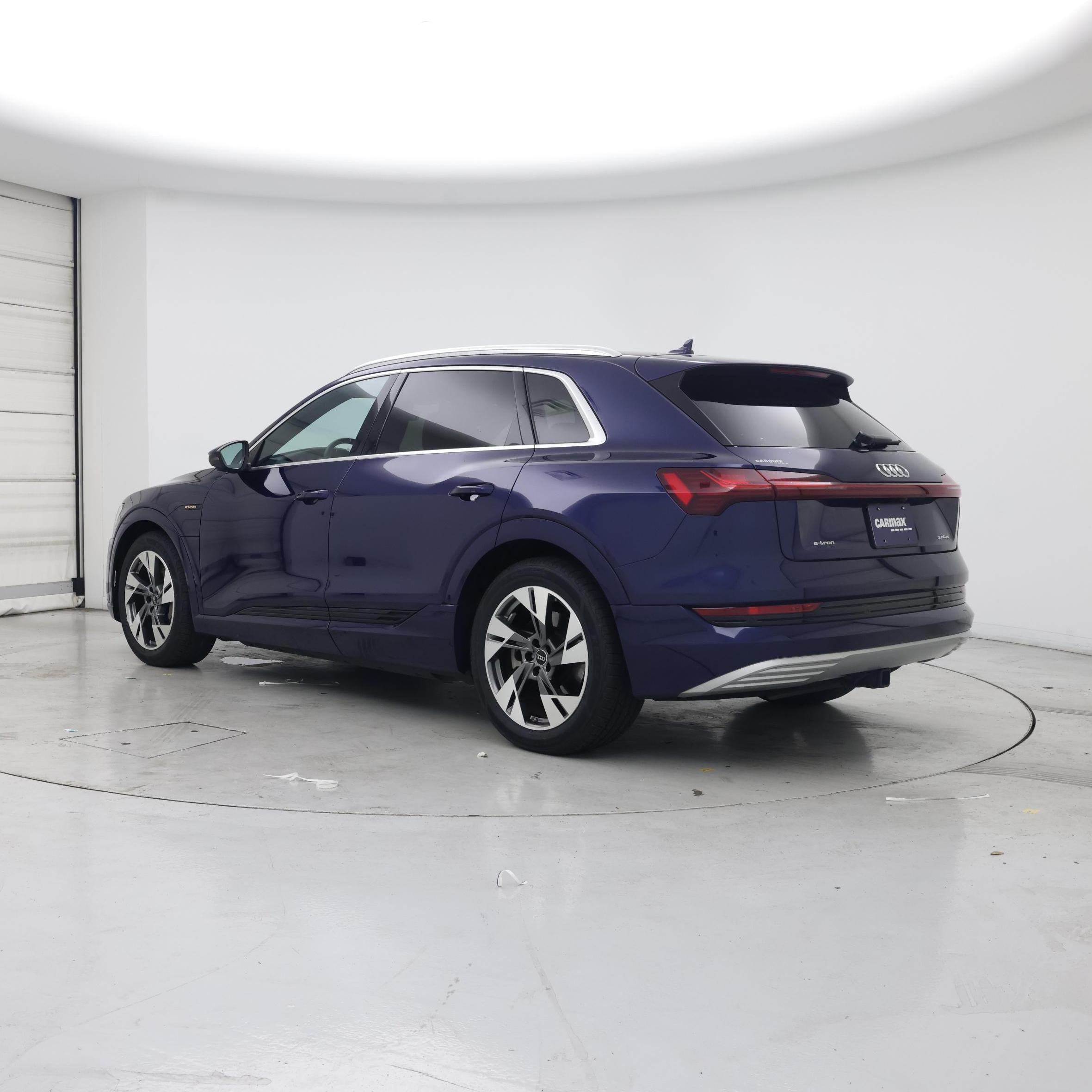 Thumbnail: 2022 Audi e-tron - 2