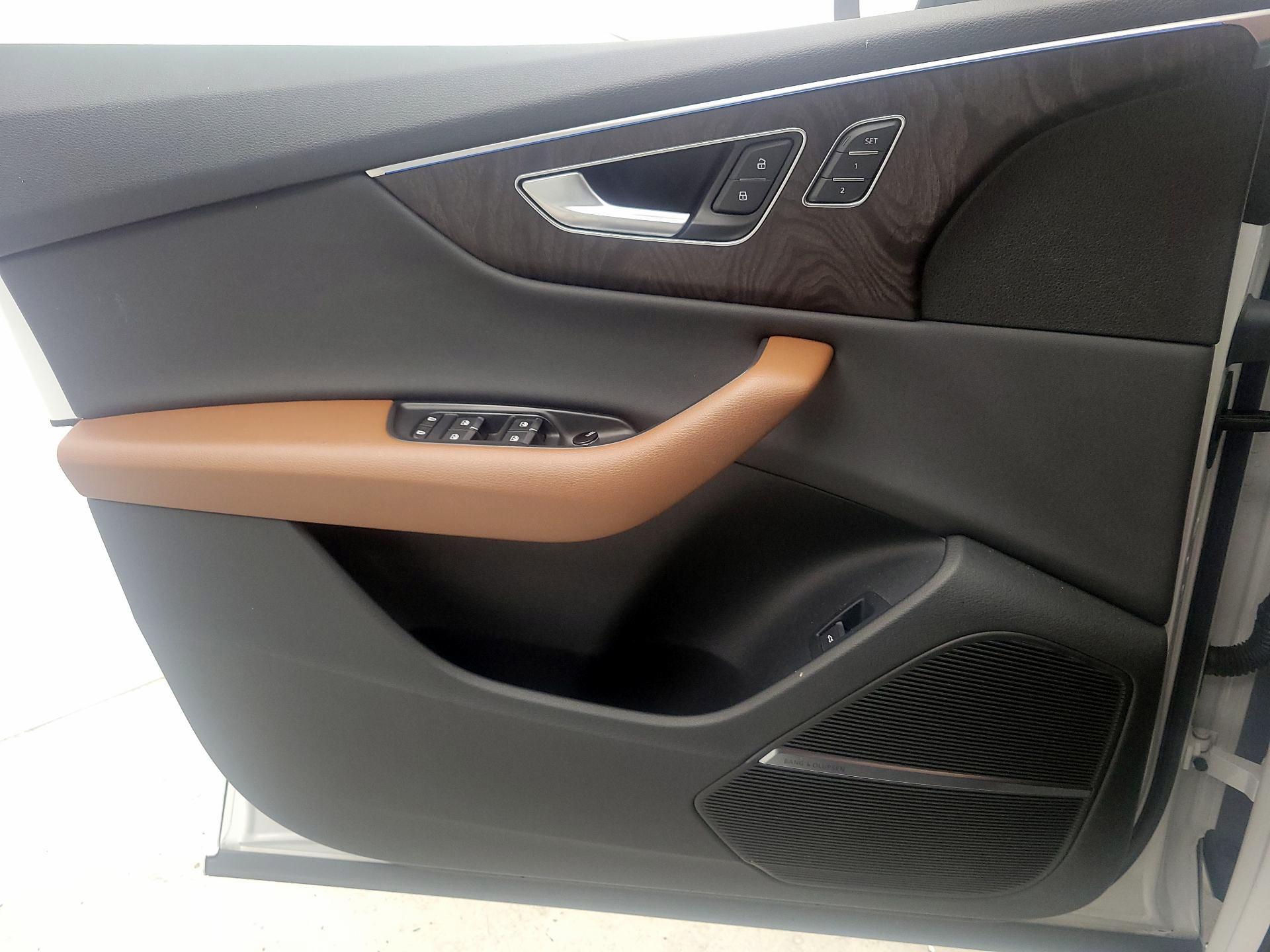 Thumbnail: 2019 Audi Q8 - 12