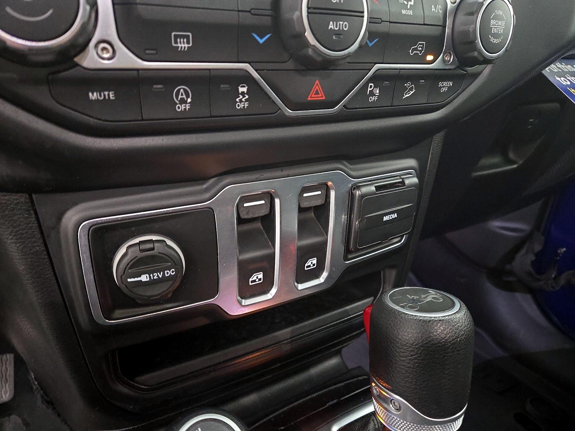 Thumbnail: 2020 Jeep Wrangler - 18
