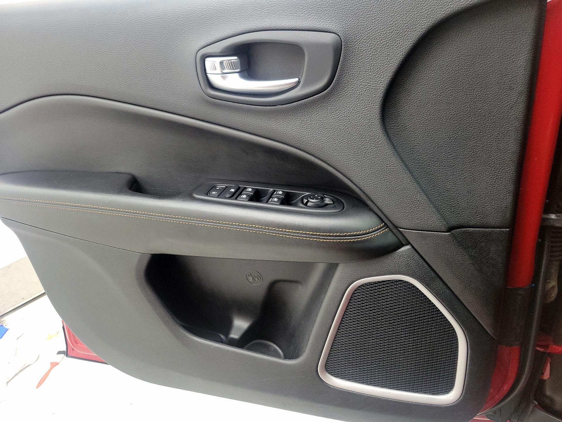 Thumbnail: 2018 Jeep Compass - 12