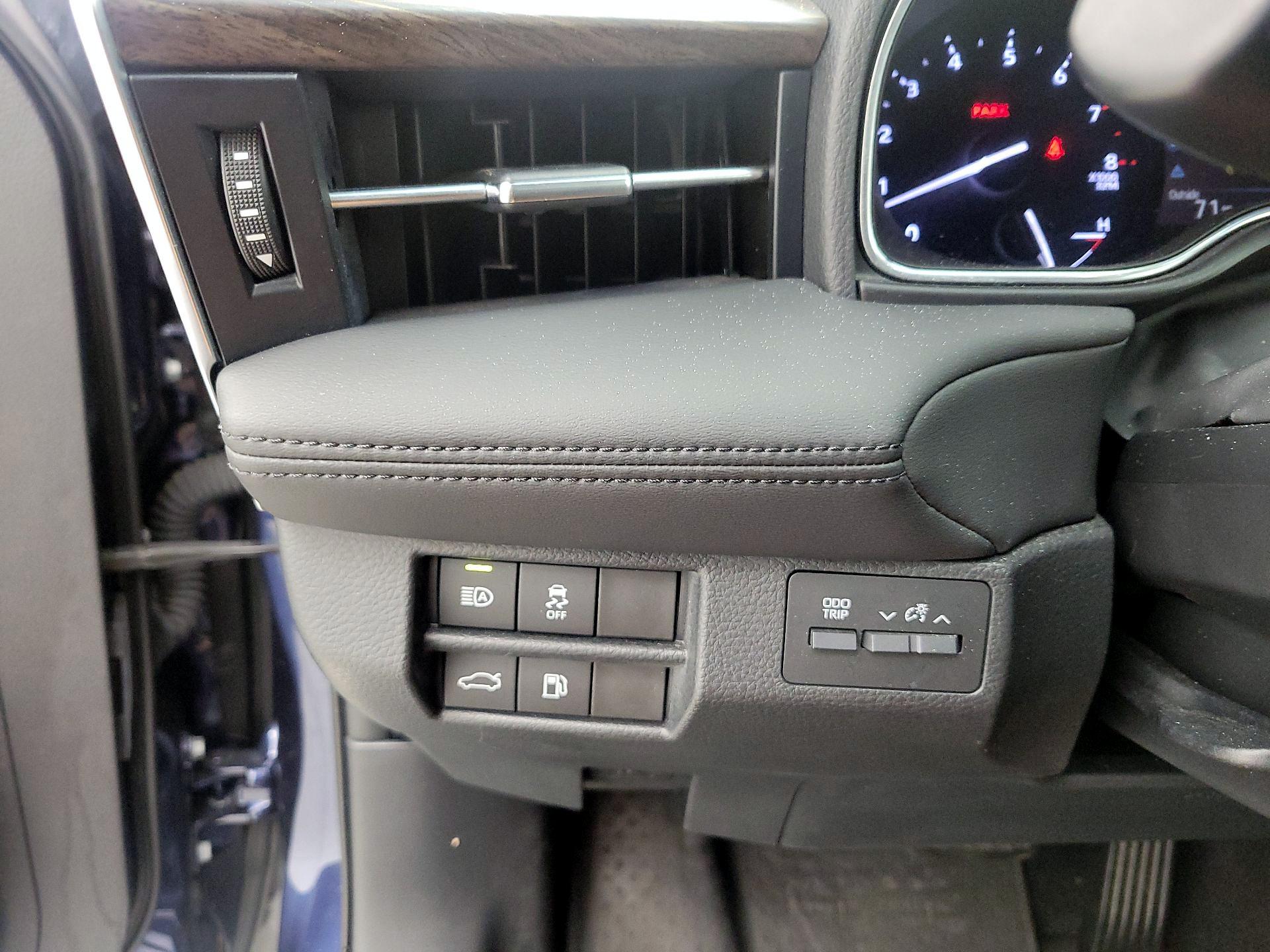 Thumbnail: 2019 Toyota Avalon - 14