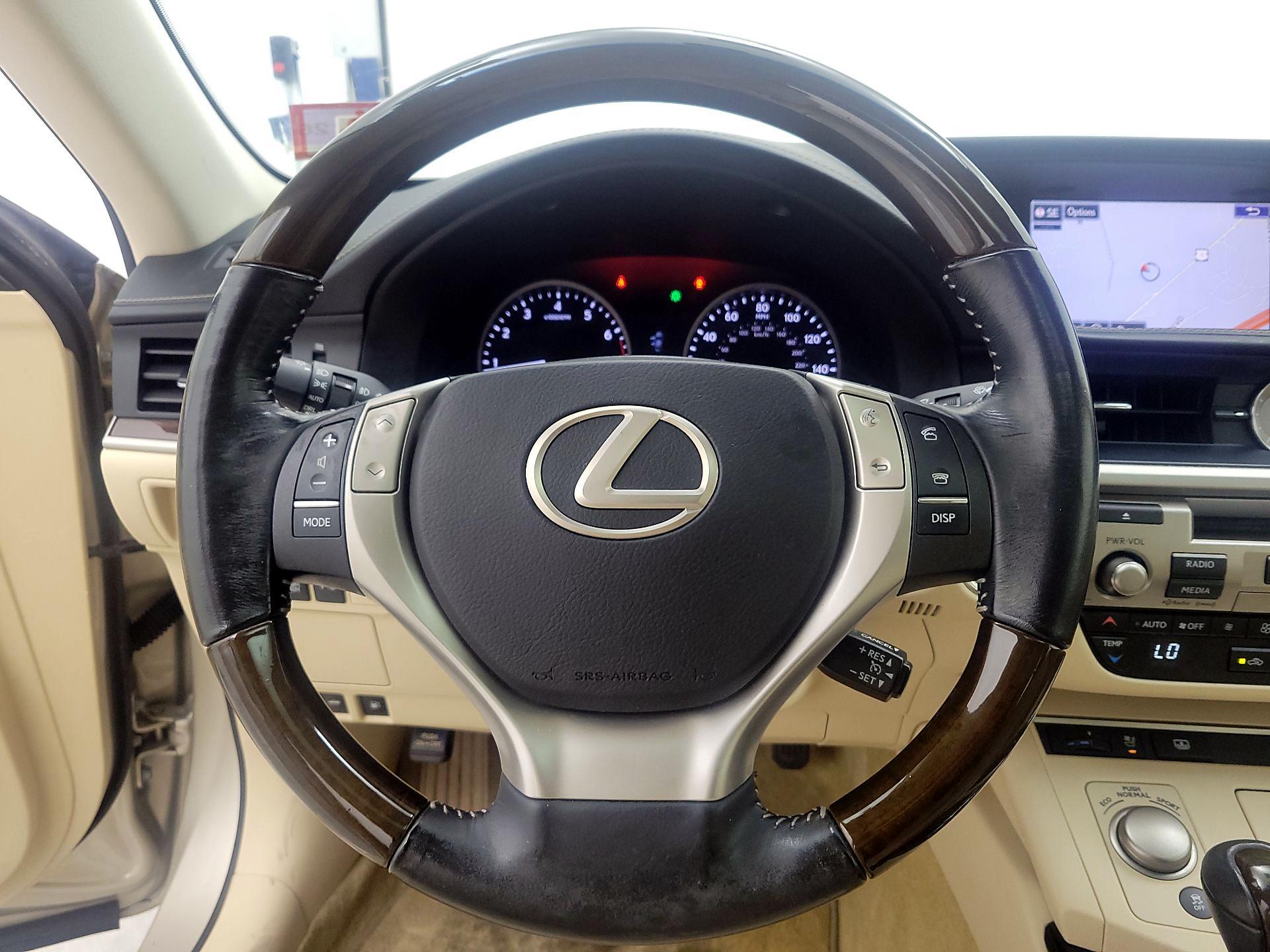Thumbnail: 2015 Lexus ES - 10