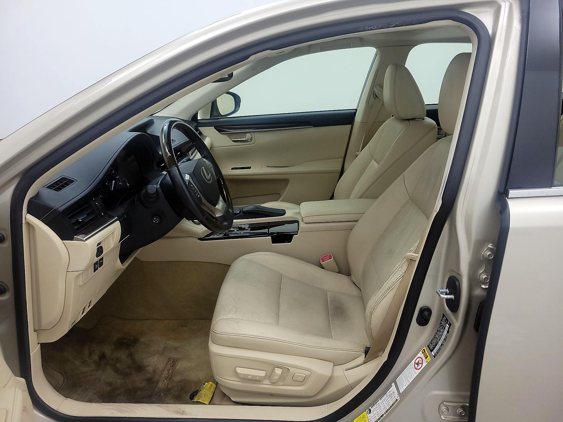 Thumbnail: 2015 Lexus ES - 11