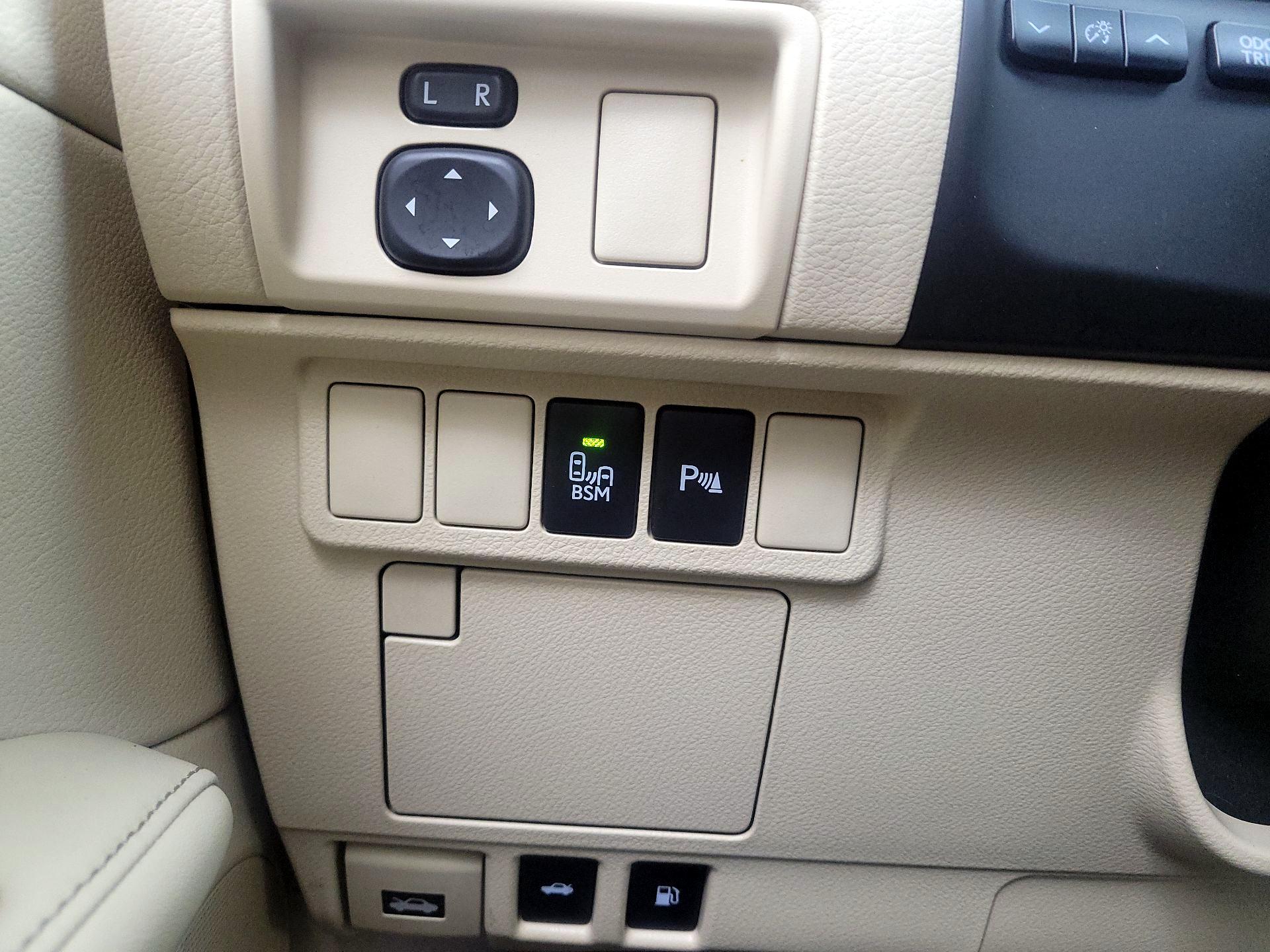 Thumbnail: 2015 Lexus ES - 13