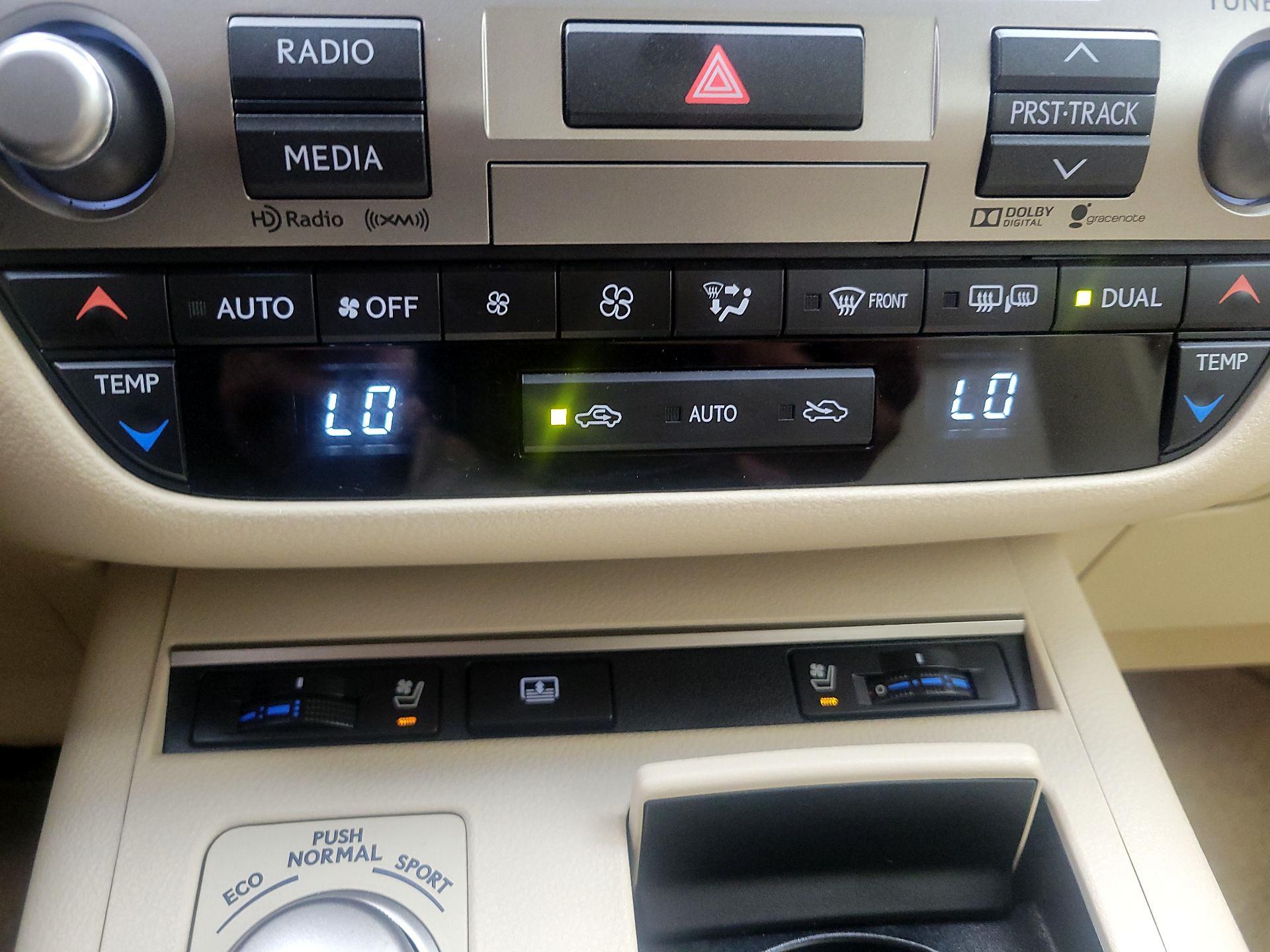 Thumbnail: 2015 Lexus ES - 16