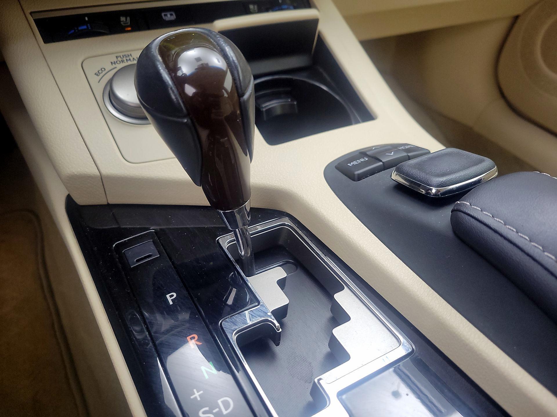 Thumbnail: 2015 Lexus ES - 17