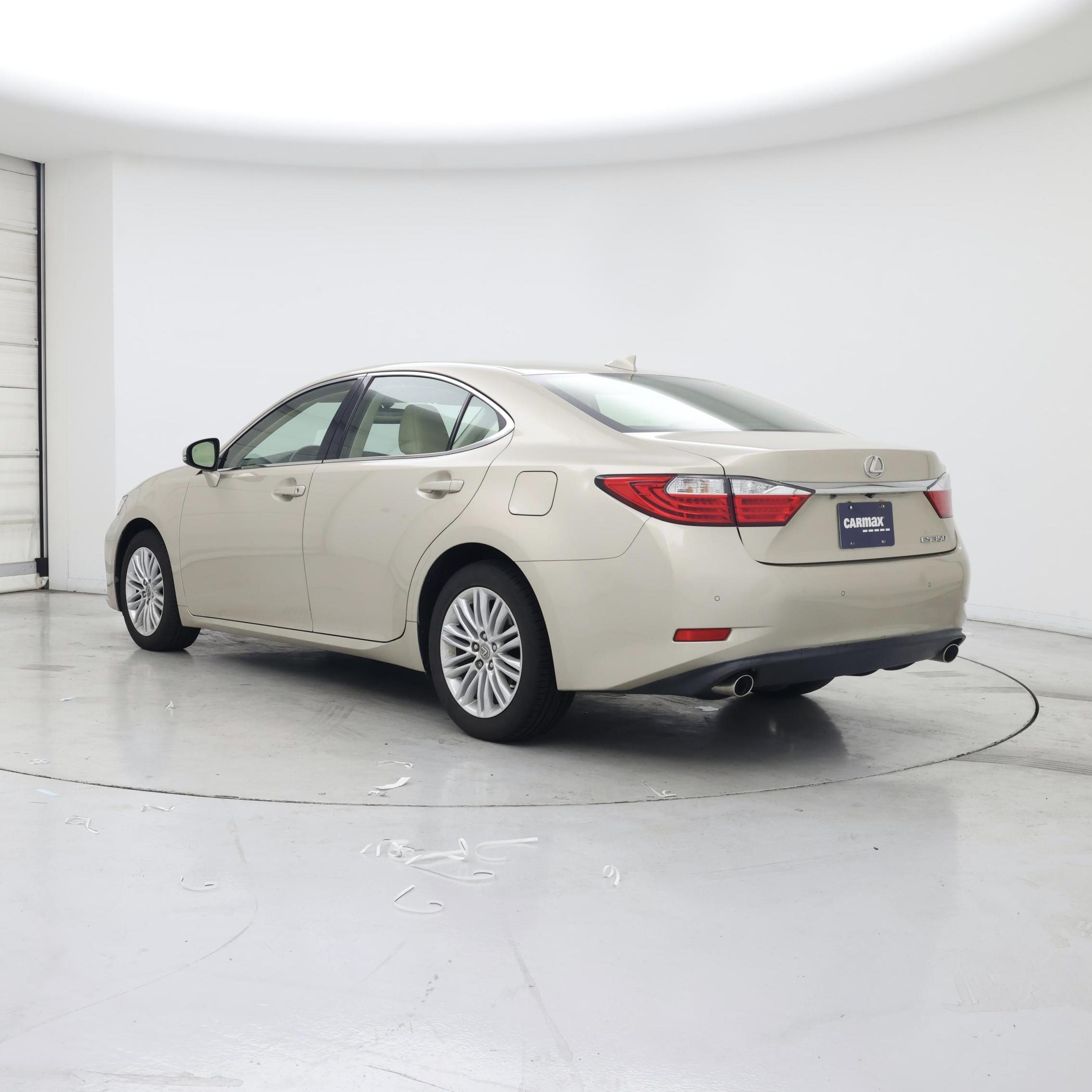 Thumbnail: 2015 Lexus ES - 2