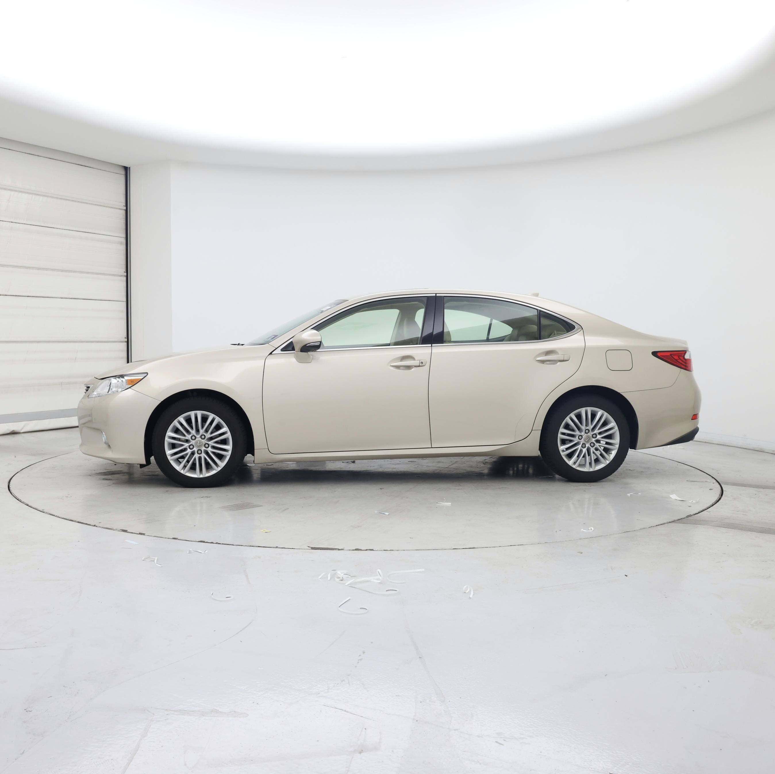 Thumbnail: 2015 Lexus ES - 3