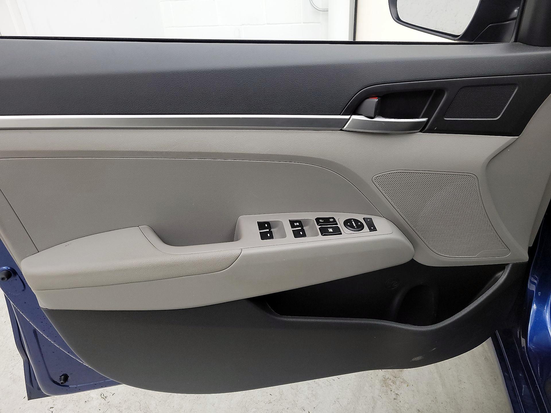 Thumbnail: 2019 Hyundai Elantra - 12