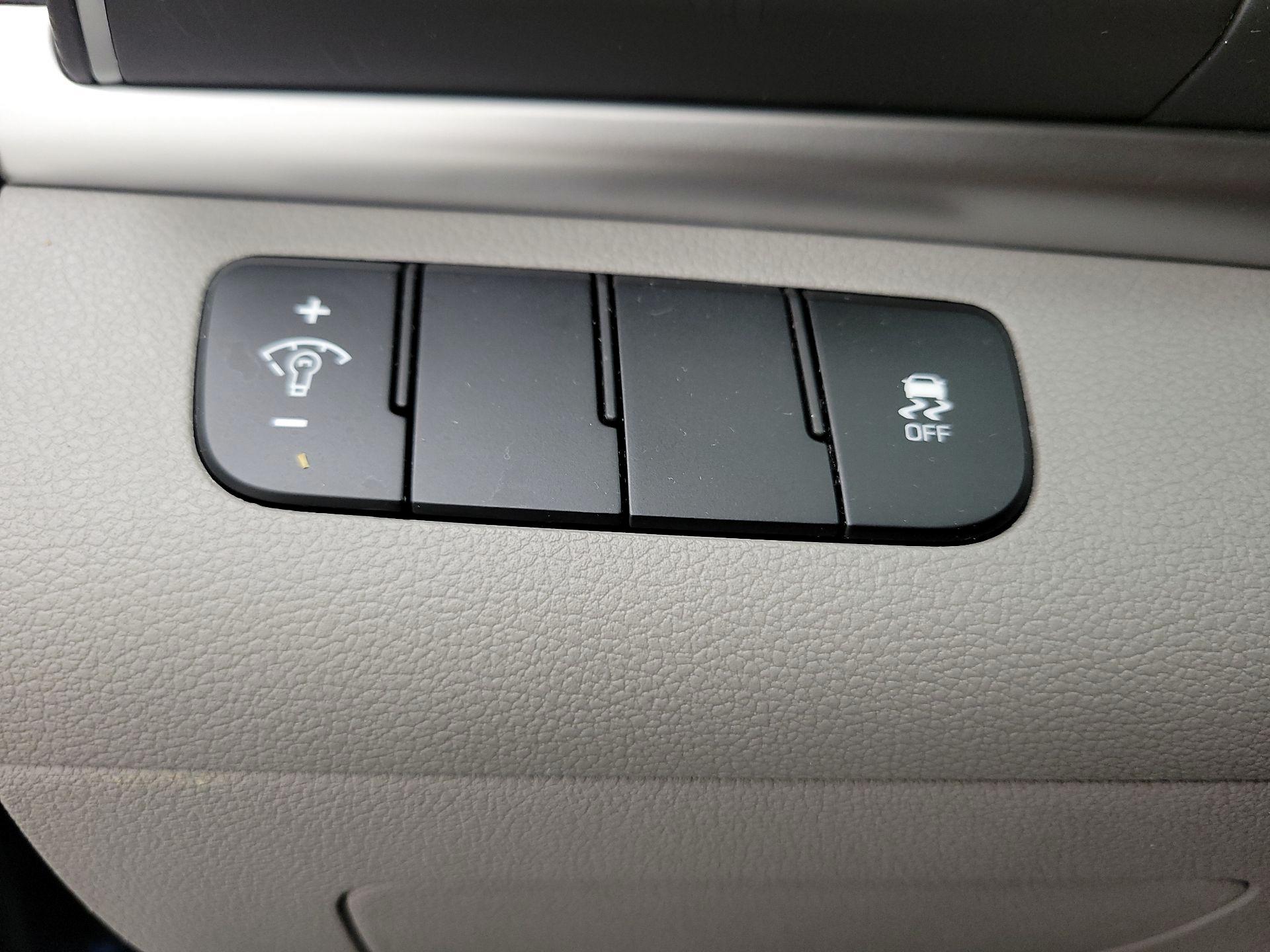 Thumbnail: 2019 Hyundai Elantra - 13