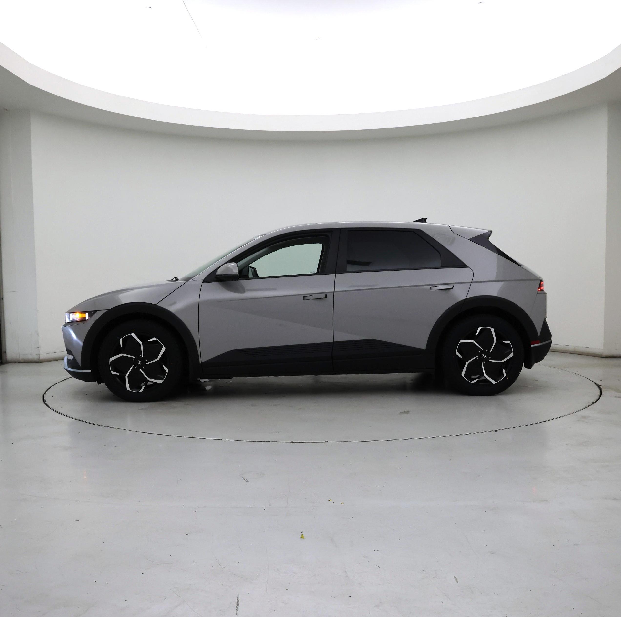 Thumbnail: 2023 Hyundai Ioniq 5 - 3