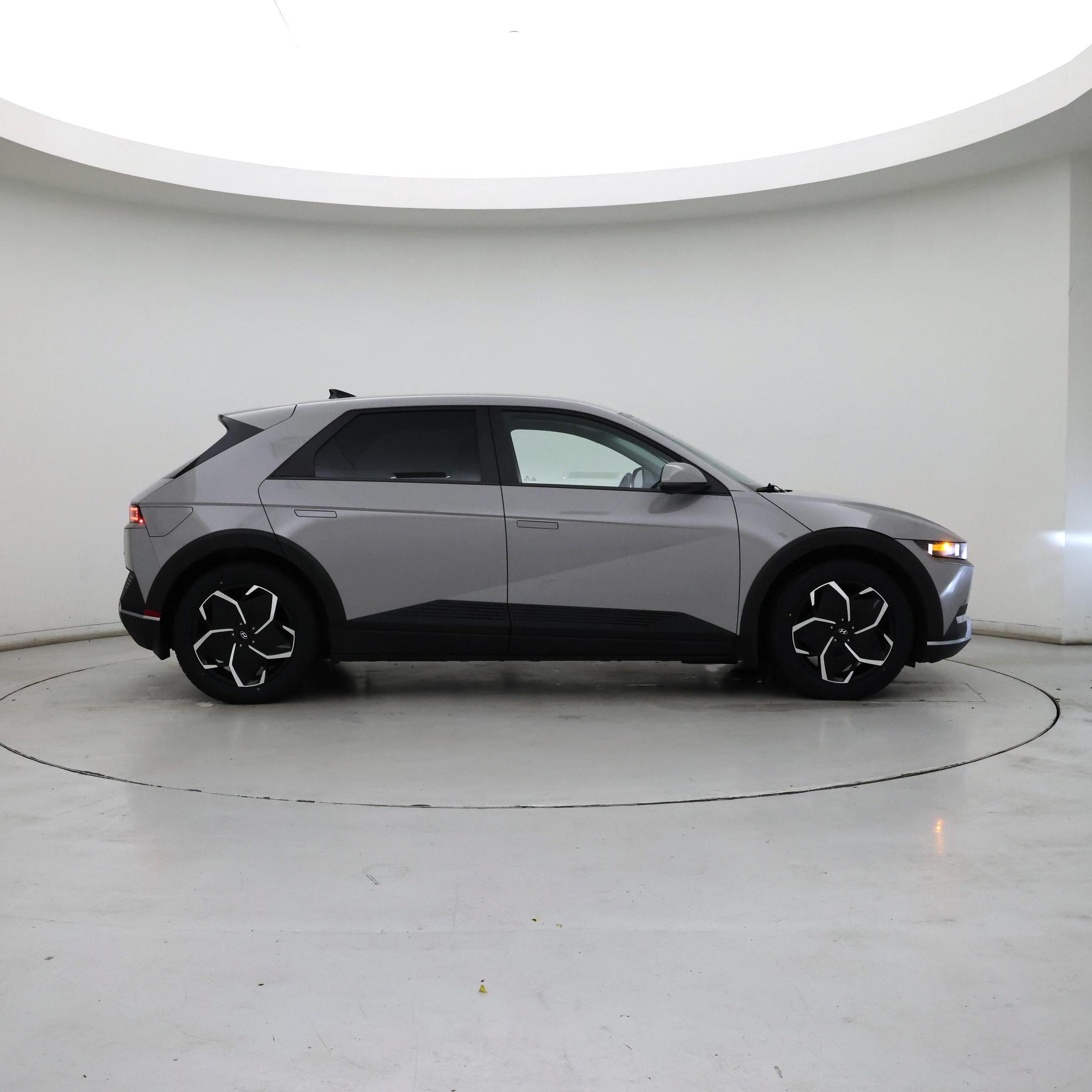 Thumbnail: 2023 Hyundai Ioniq 5 - 7