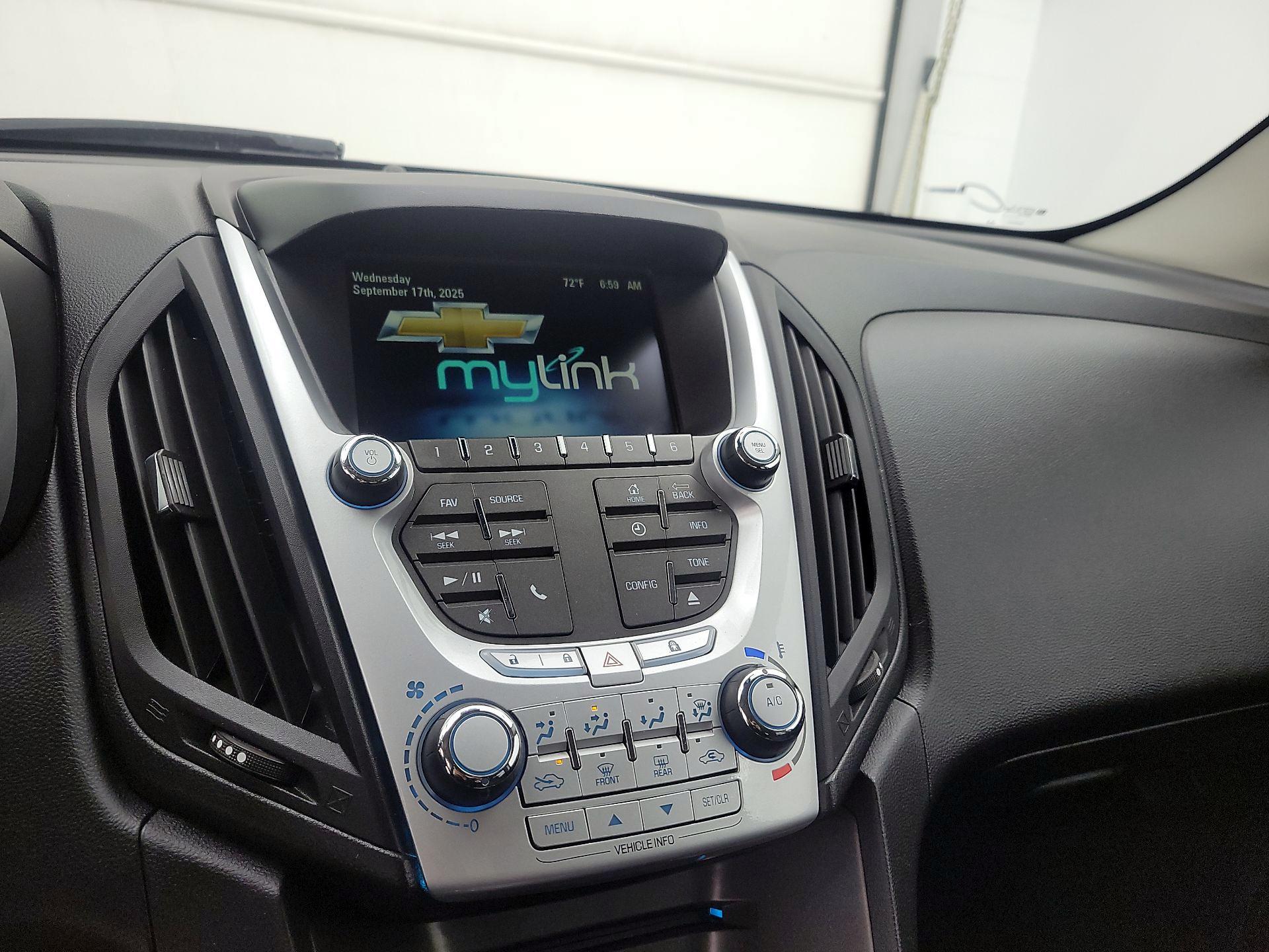 Thumbnail: 2015 Chevrolet Equinox - 15