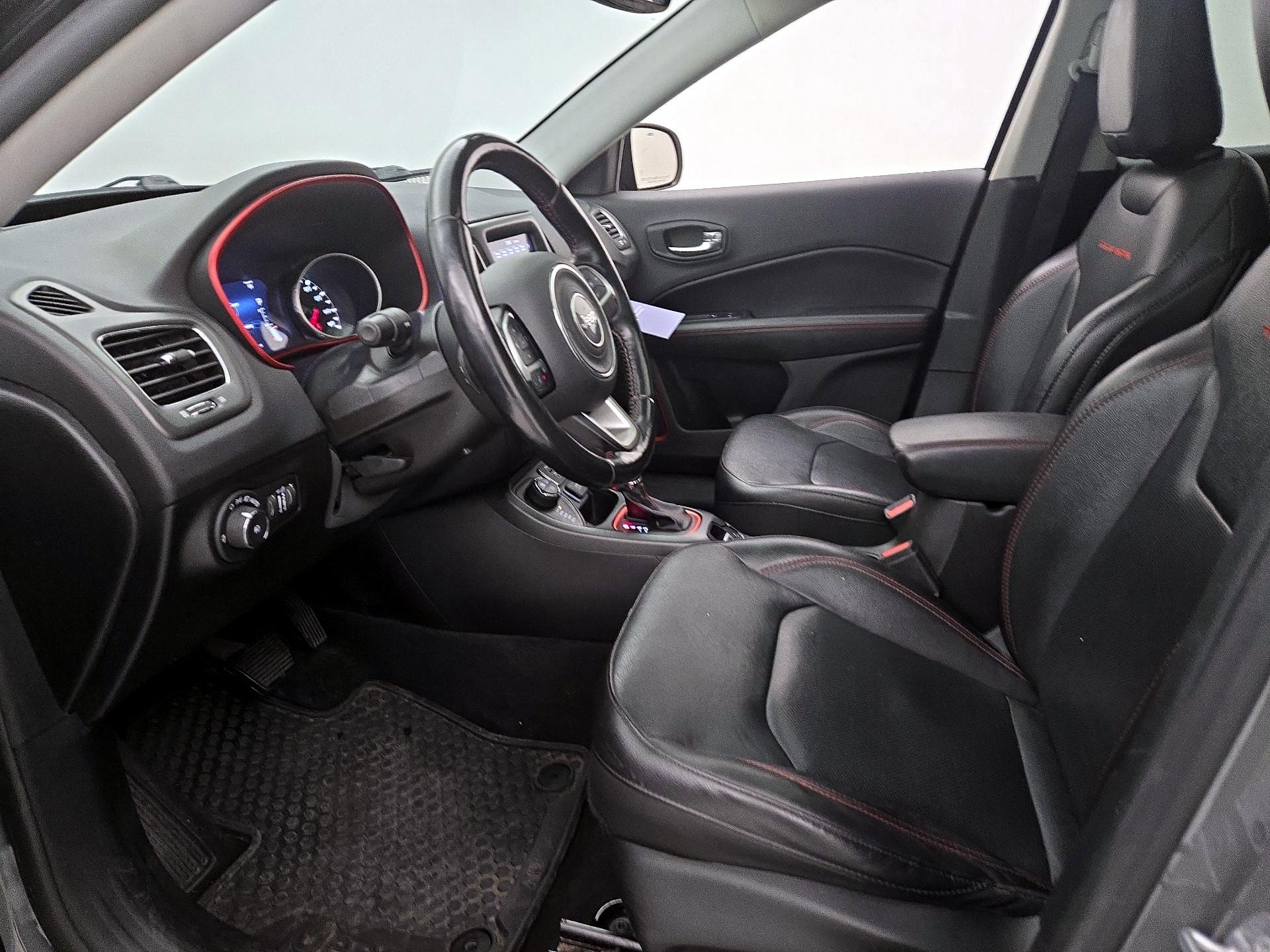 Thumbnail: 2020 Jeep Compass - 11