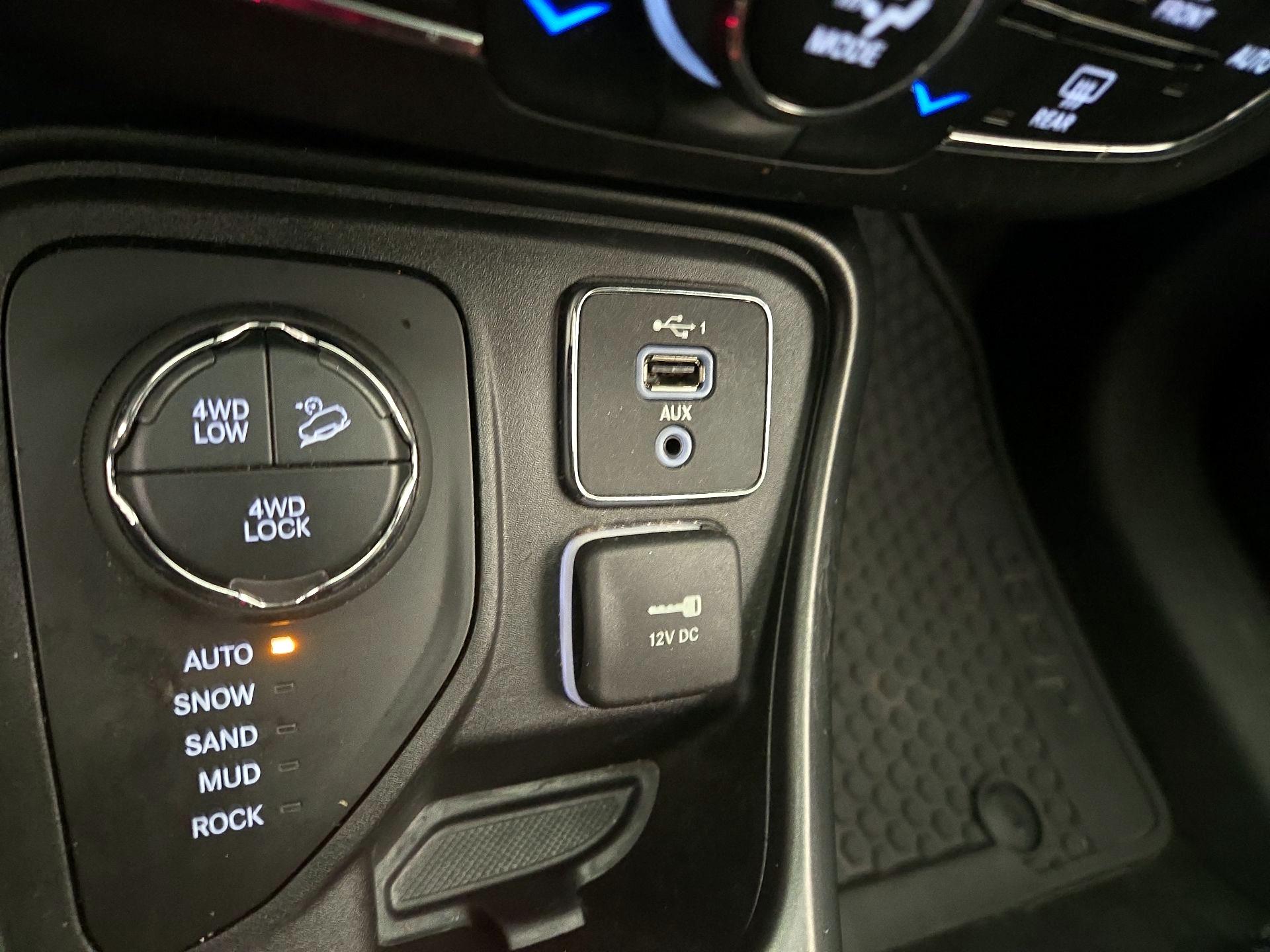 Thumbnail: 2020 Jeep Compass - 18