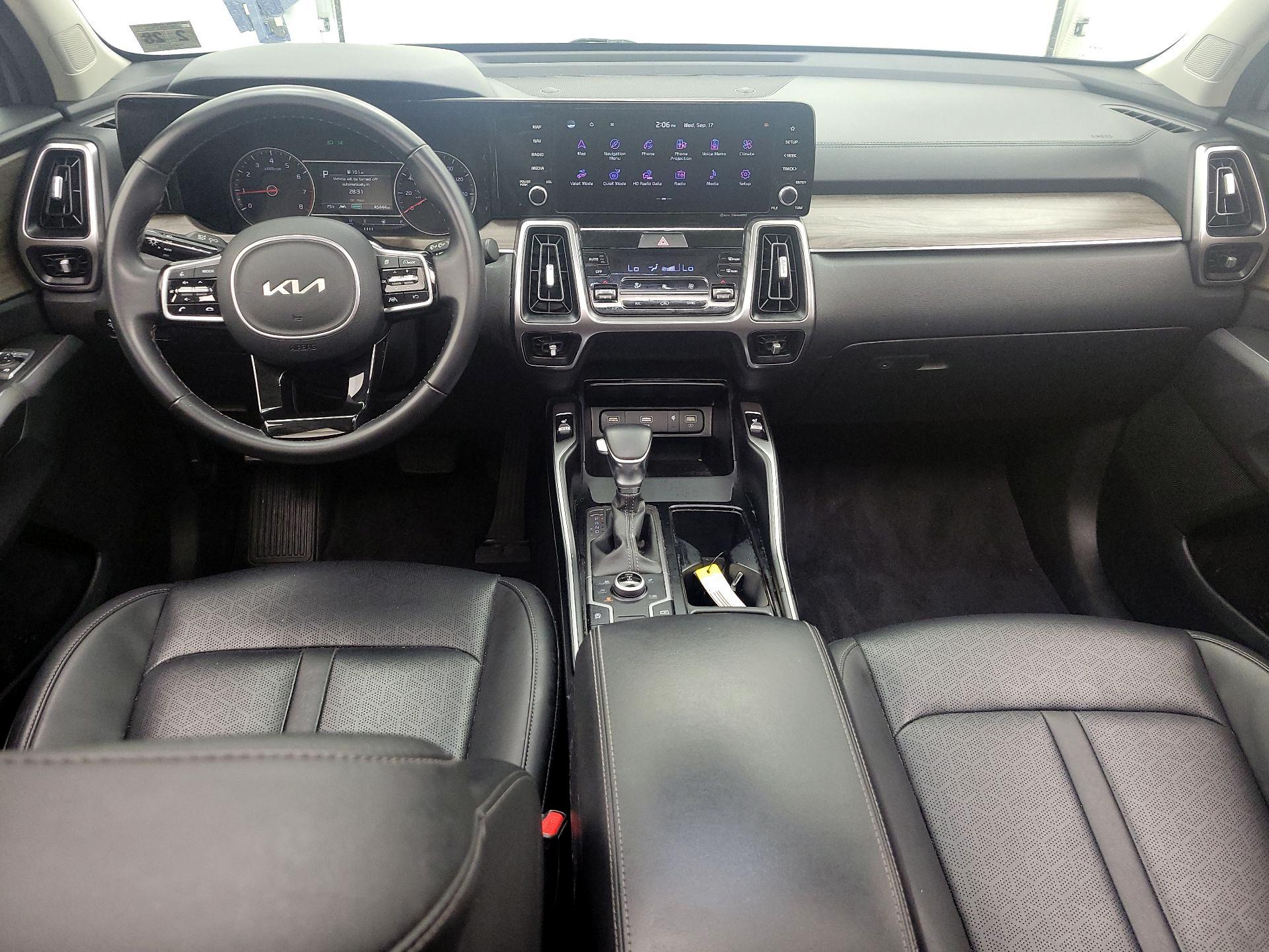 Thumbnail: 2023 Kia Sorento - 9