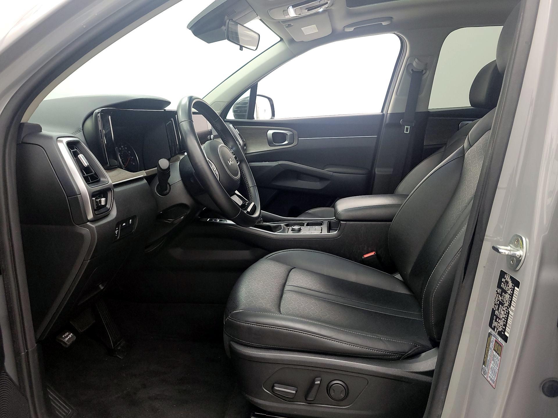 Thumbnail: 2023 Kia Sorento - 11
