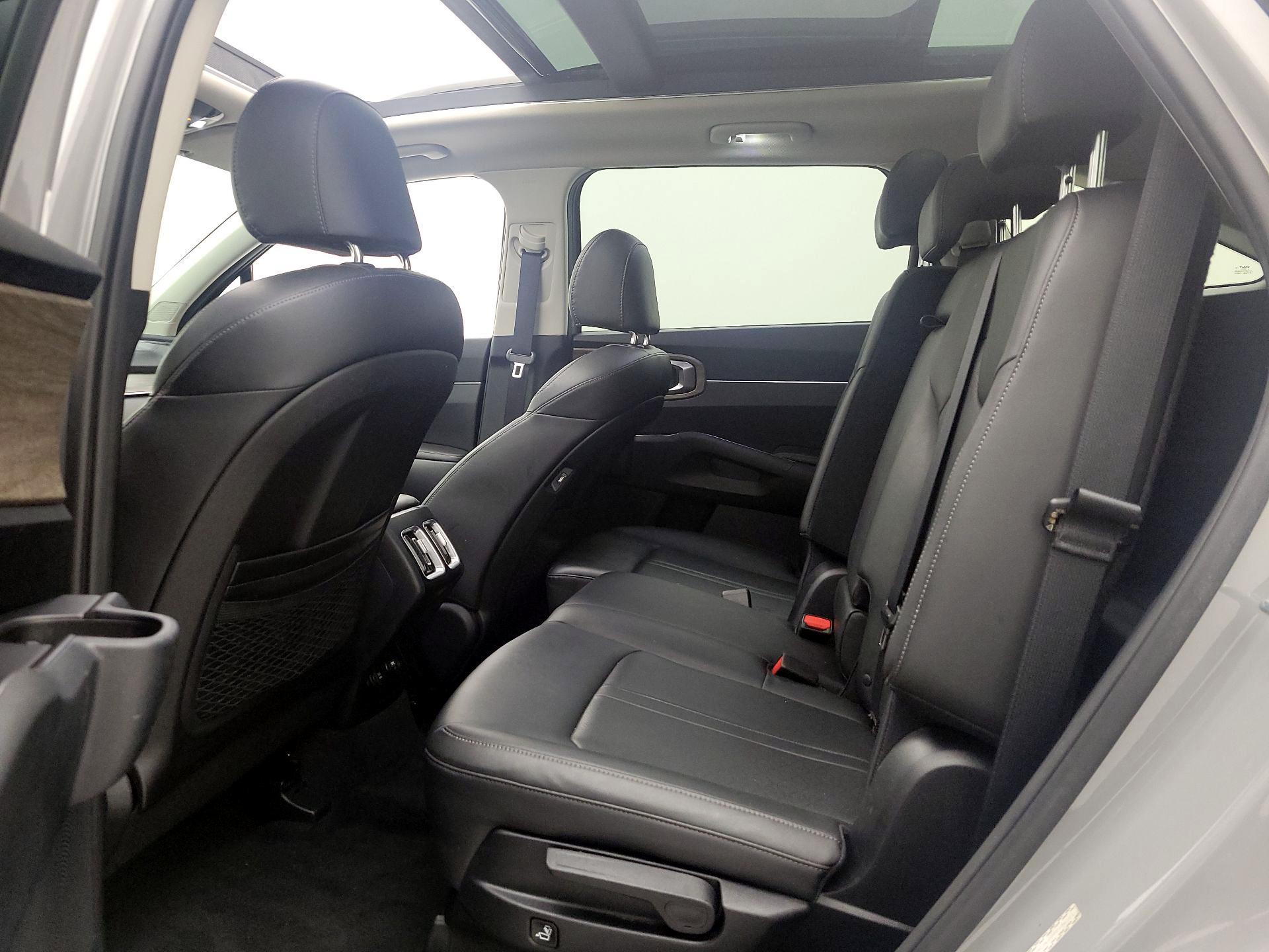 Thumbnail: 2023 Kia Sorento - 18