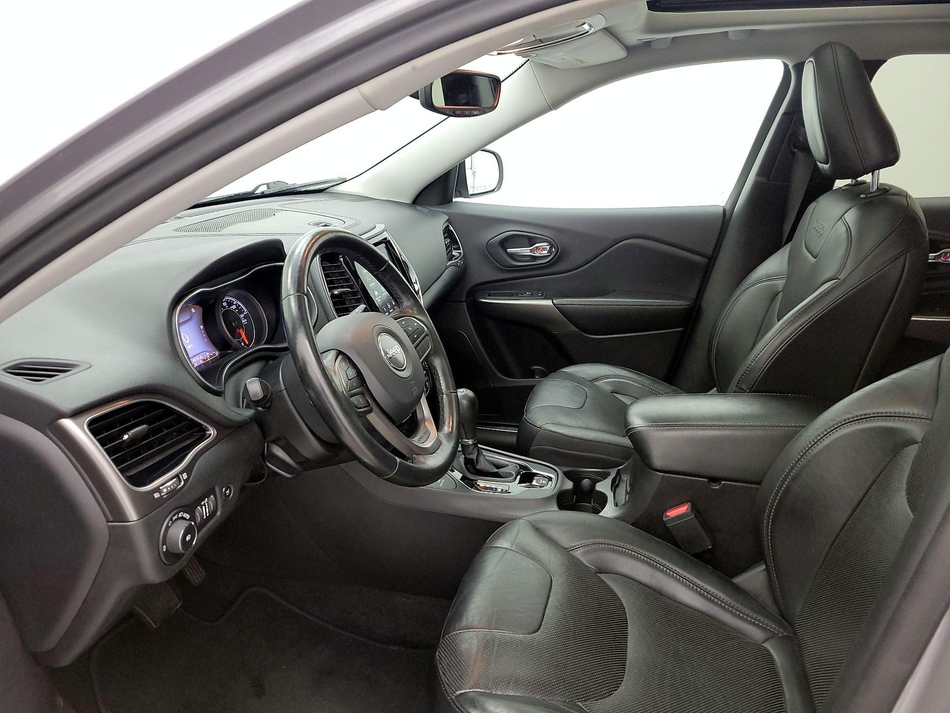 Thumbnail: 2019 Jeep Cherokee - 11