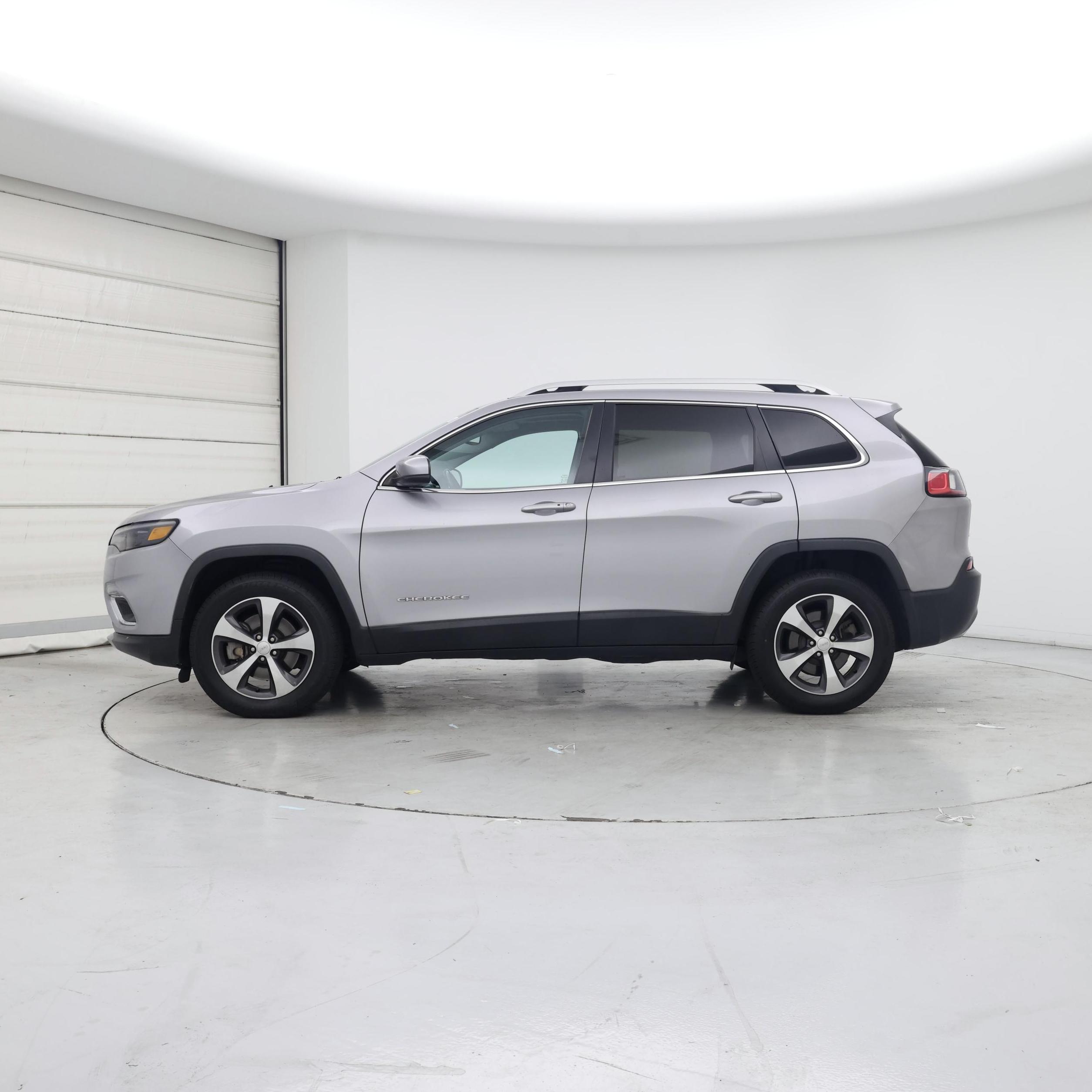 Thumbnail: 2019 Jeep Cherokee - 3