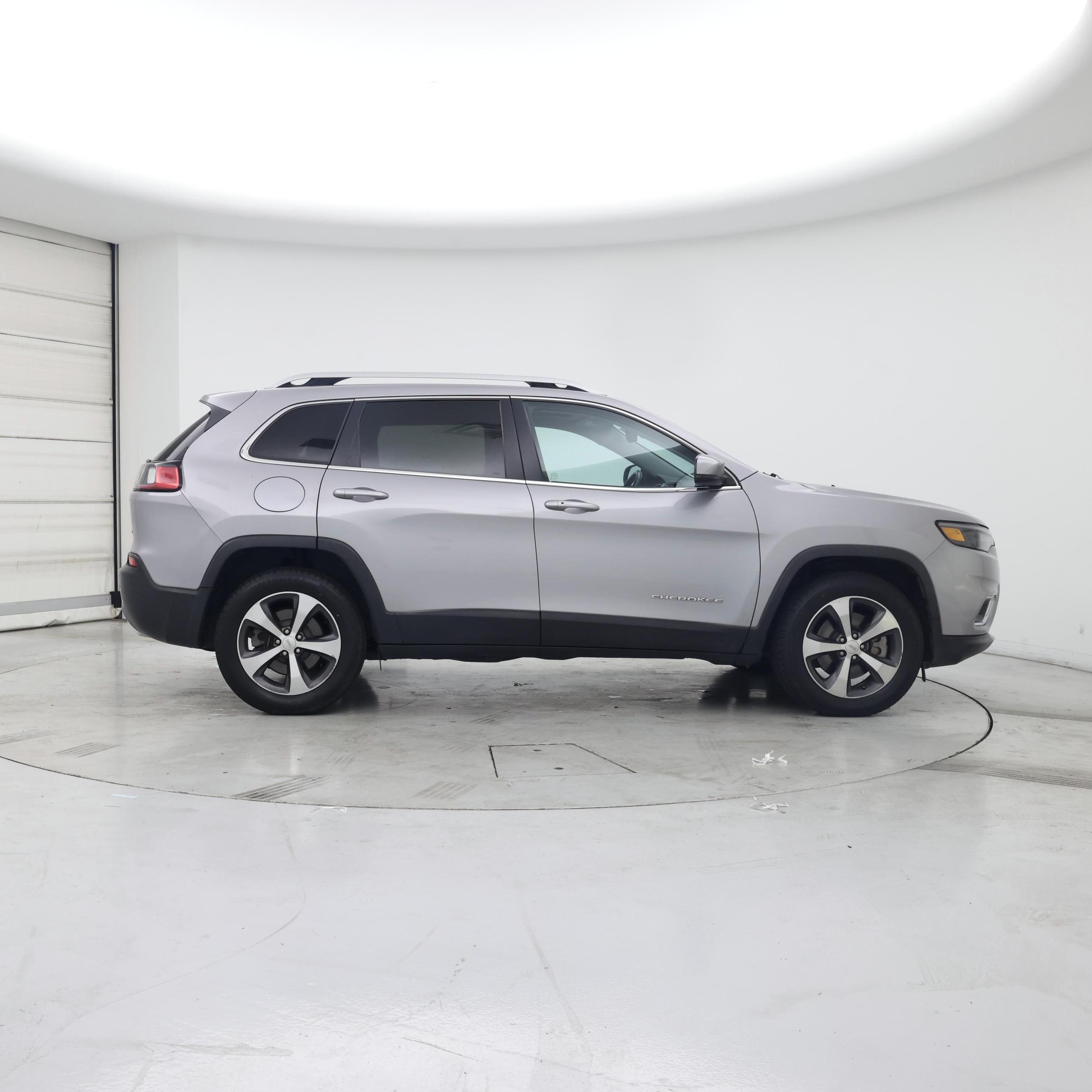 Thumbnail: 2019 Jeep Cherokee - 7