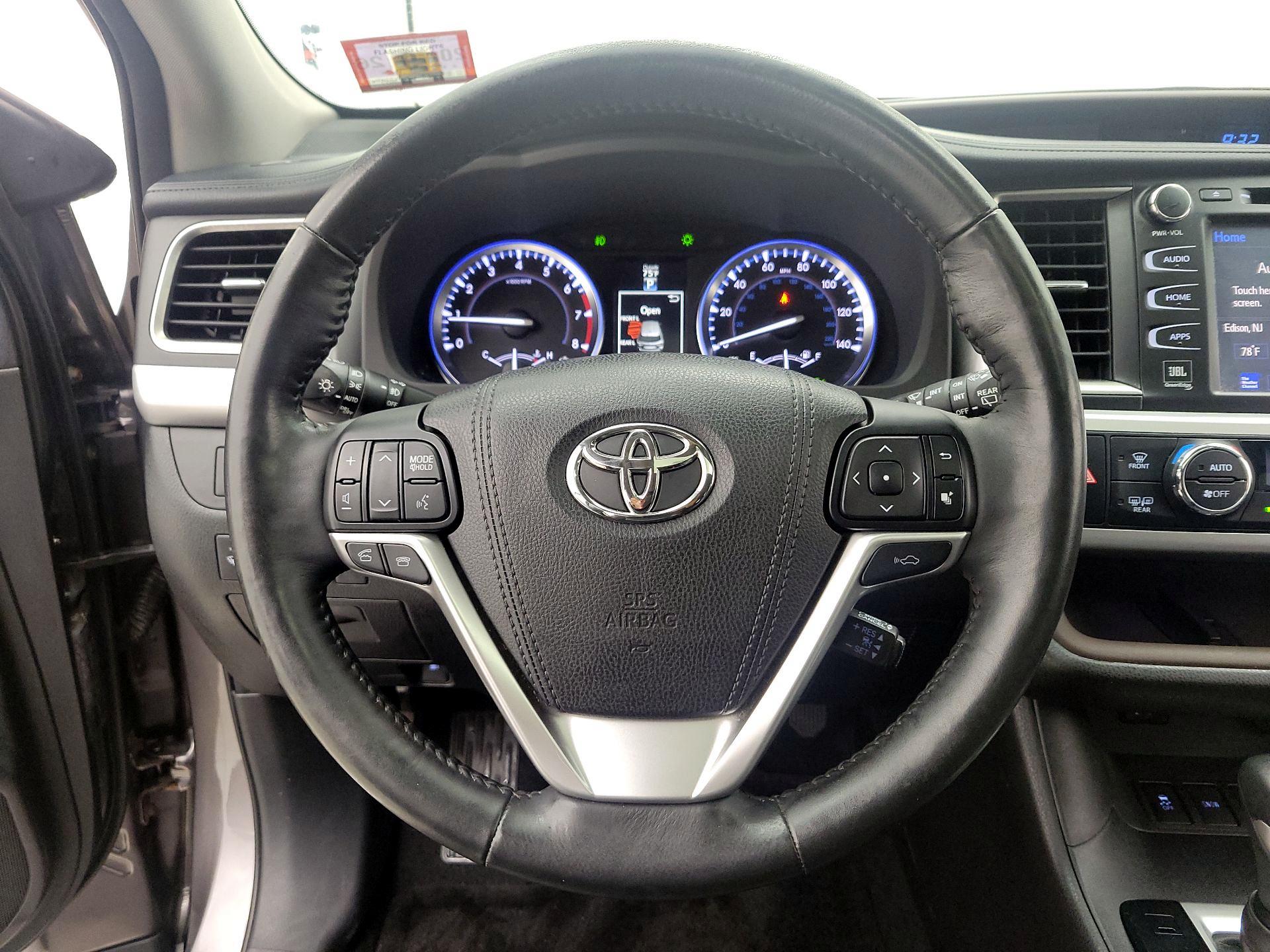 Thumbnail: 2015 Toyota Highlander - 10