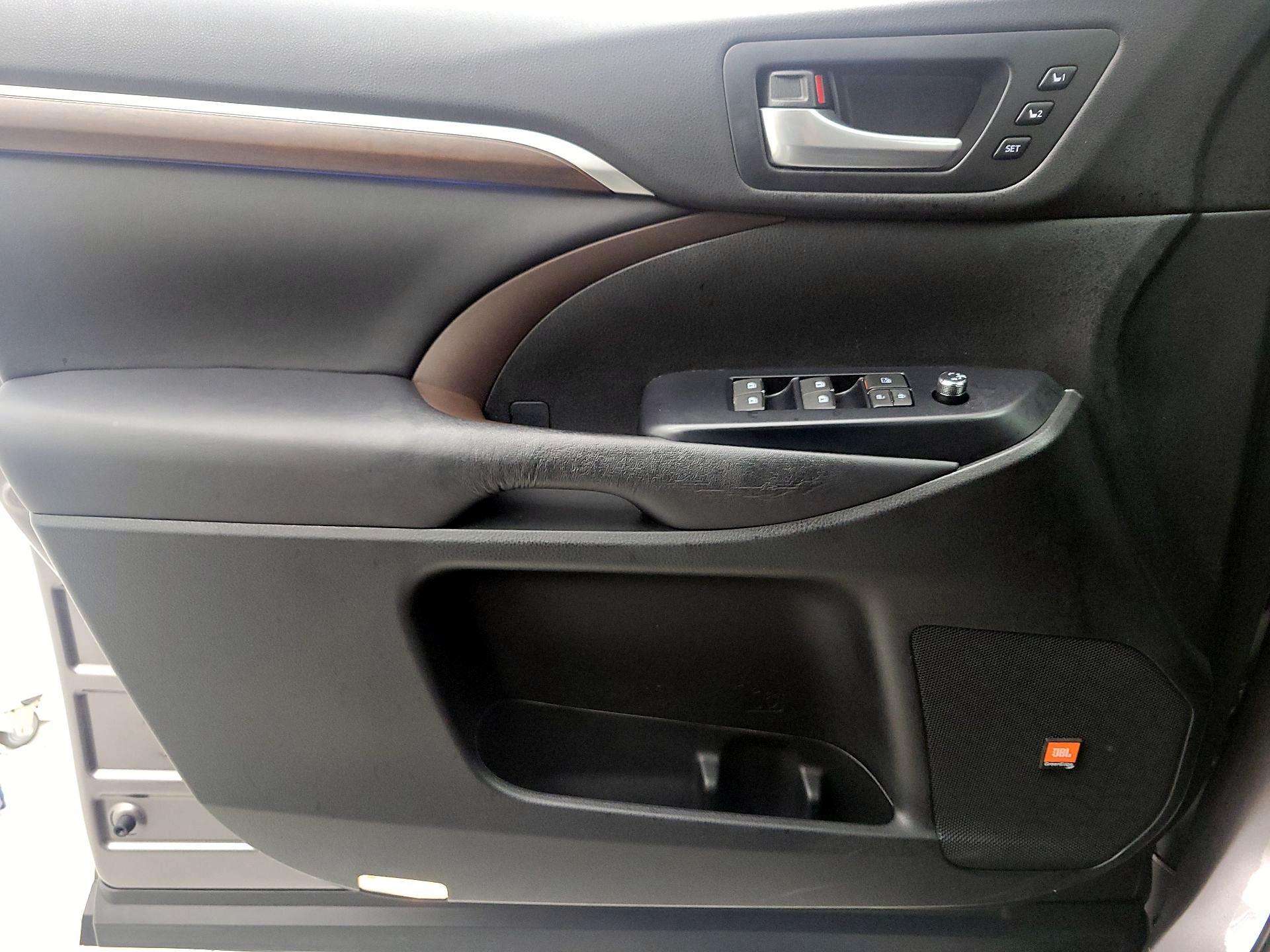 Thumbnail: 2015 Toyota Highlander - 12