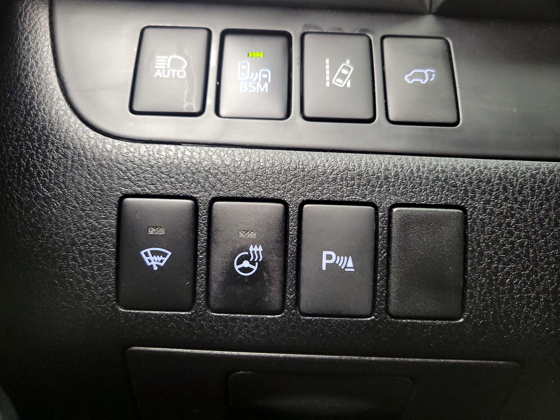 Thumbnail: 2015 Toyota Highlander - 13