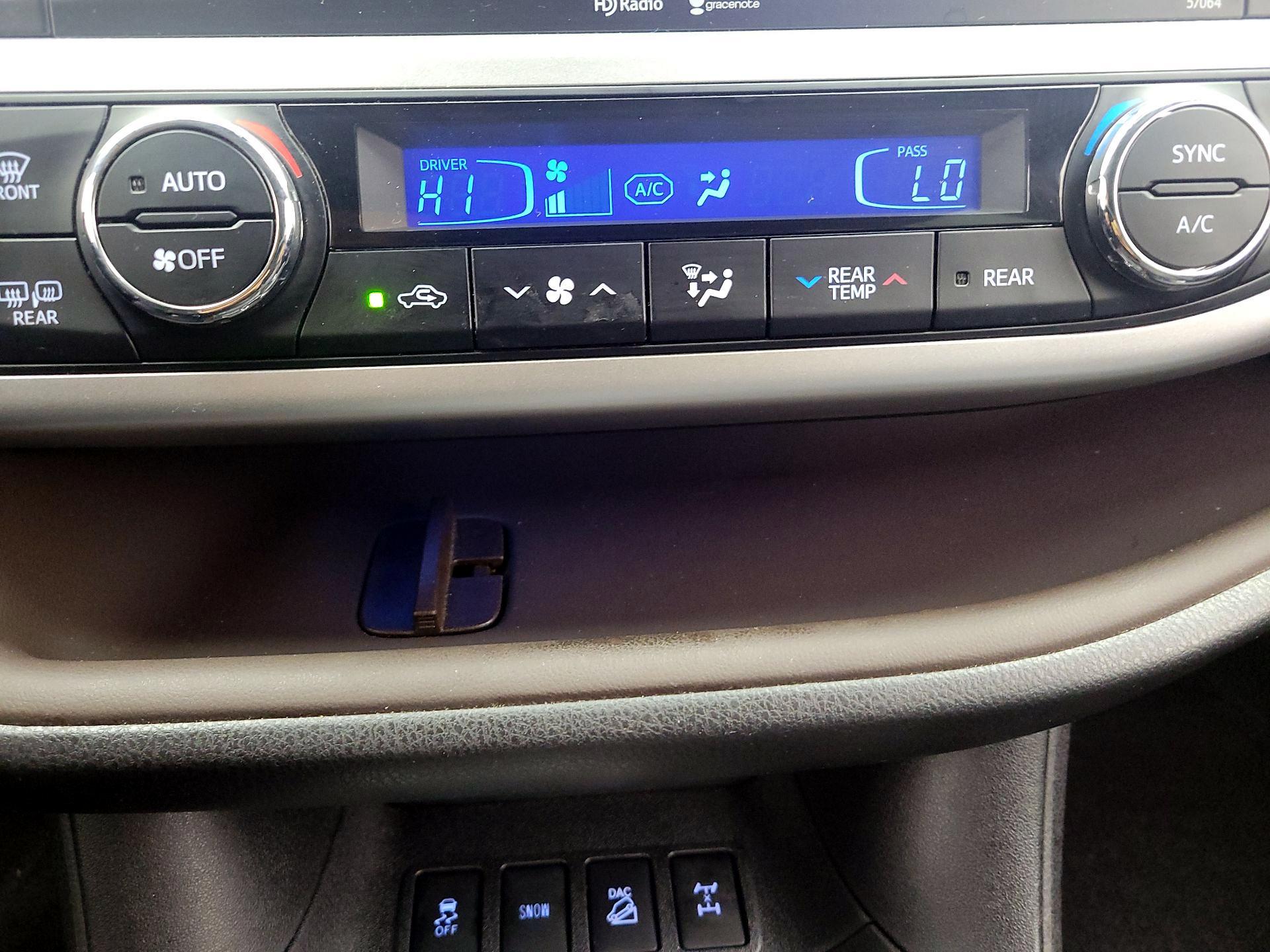 Thumbnail: 2015 Toyota Highlander - 17