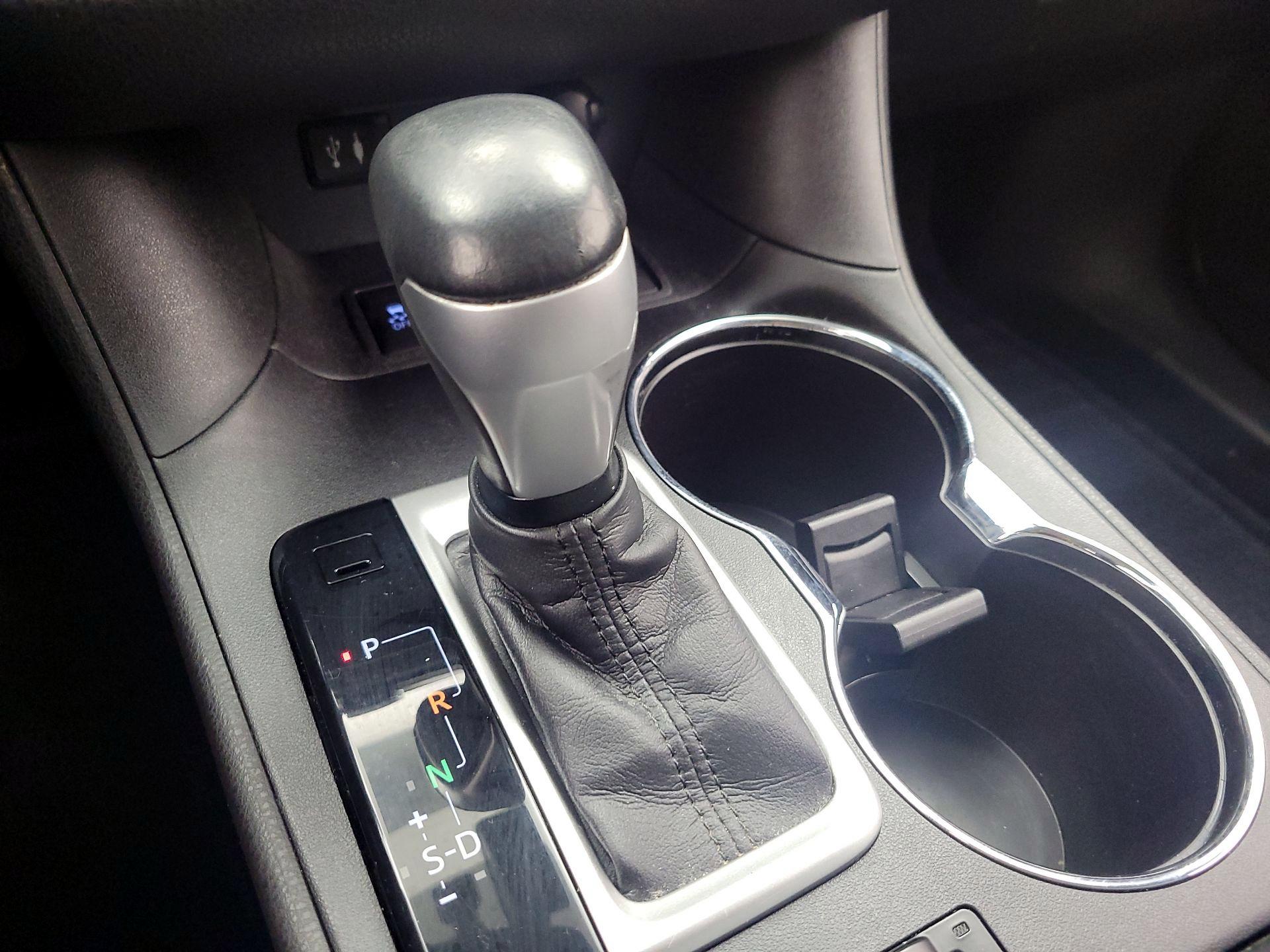 Thumbnail: 2015 Toyota Highlander - 18