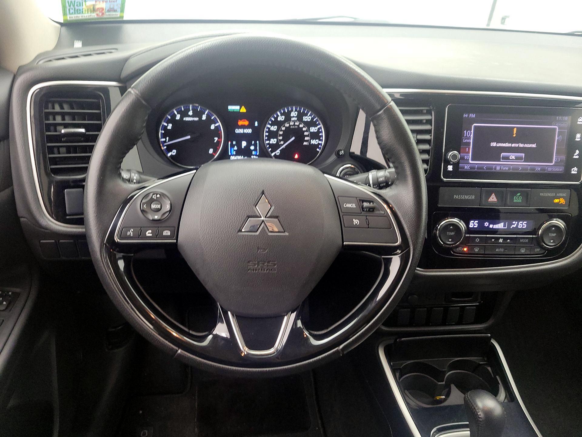 Thumbnail: 2017 Mitsubishi Outlander - 10