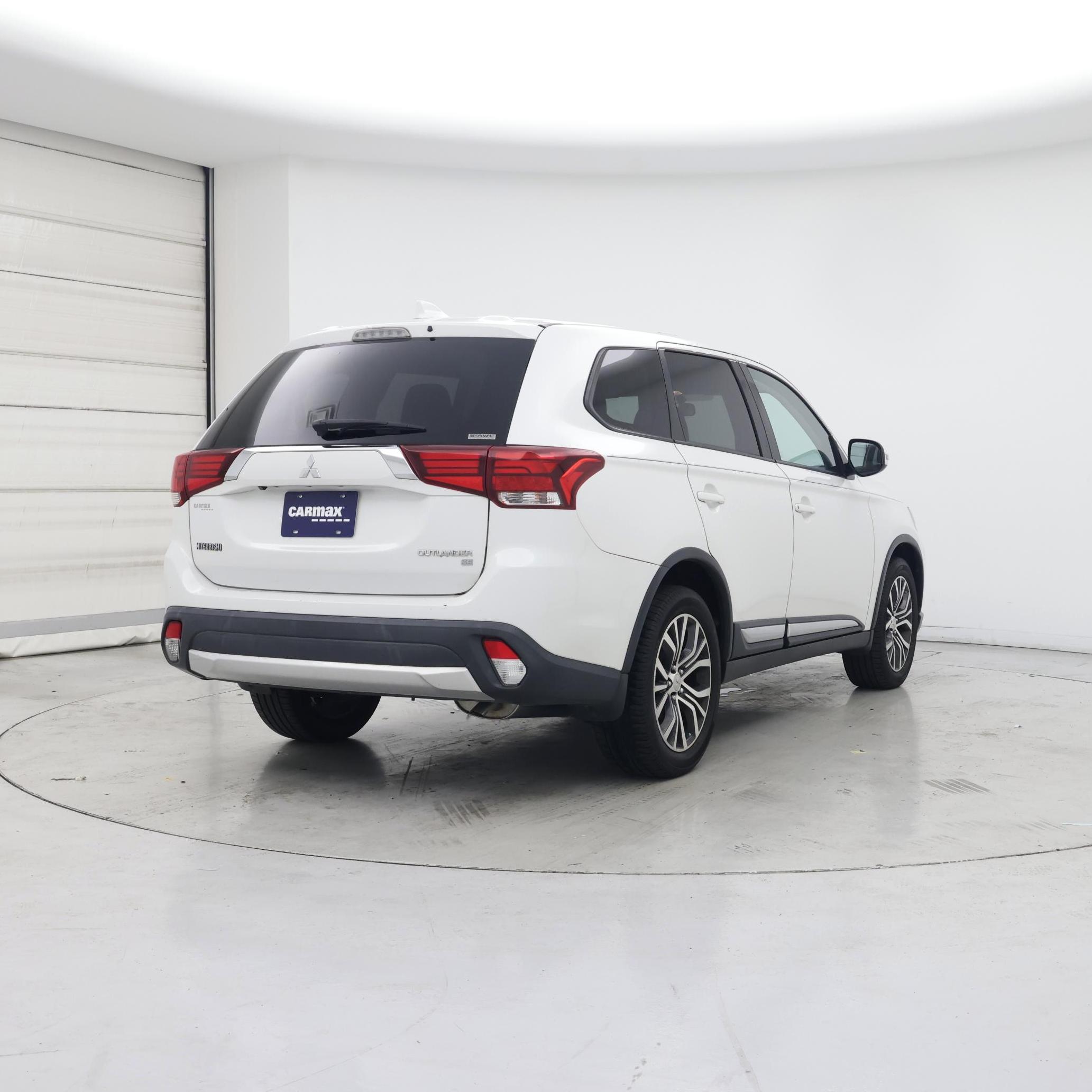 Thumbnail: 2017 Mitsubishi Outlander - 8