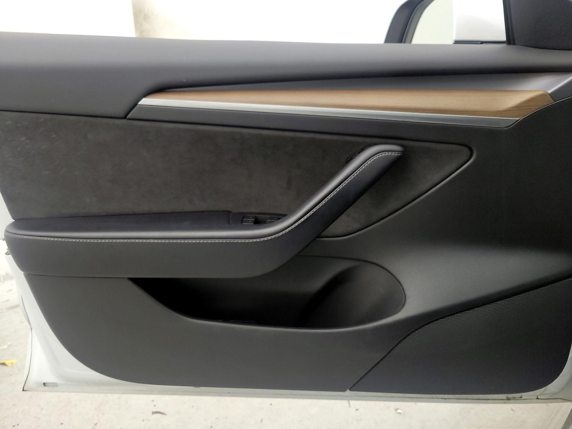 Thumbnail: 2022 Tesla Model 3 - 12