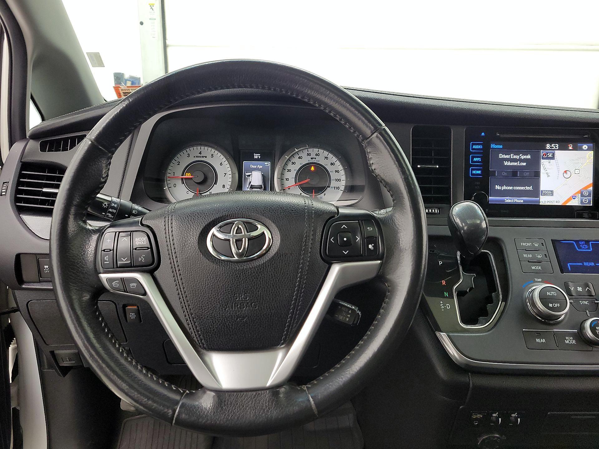 Thumbnail: 2017 Toyota Sienna - 10