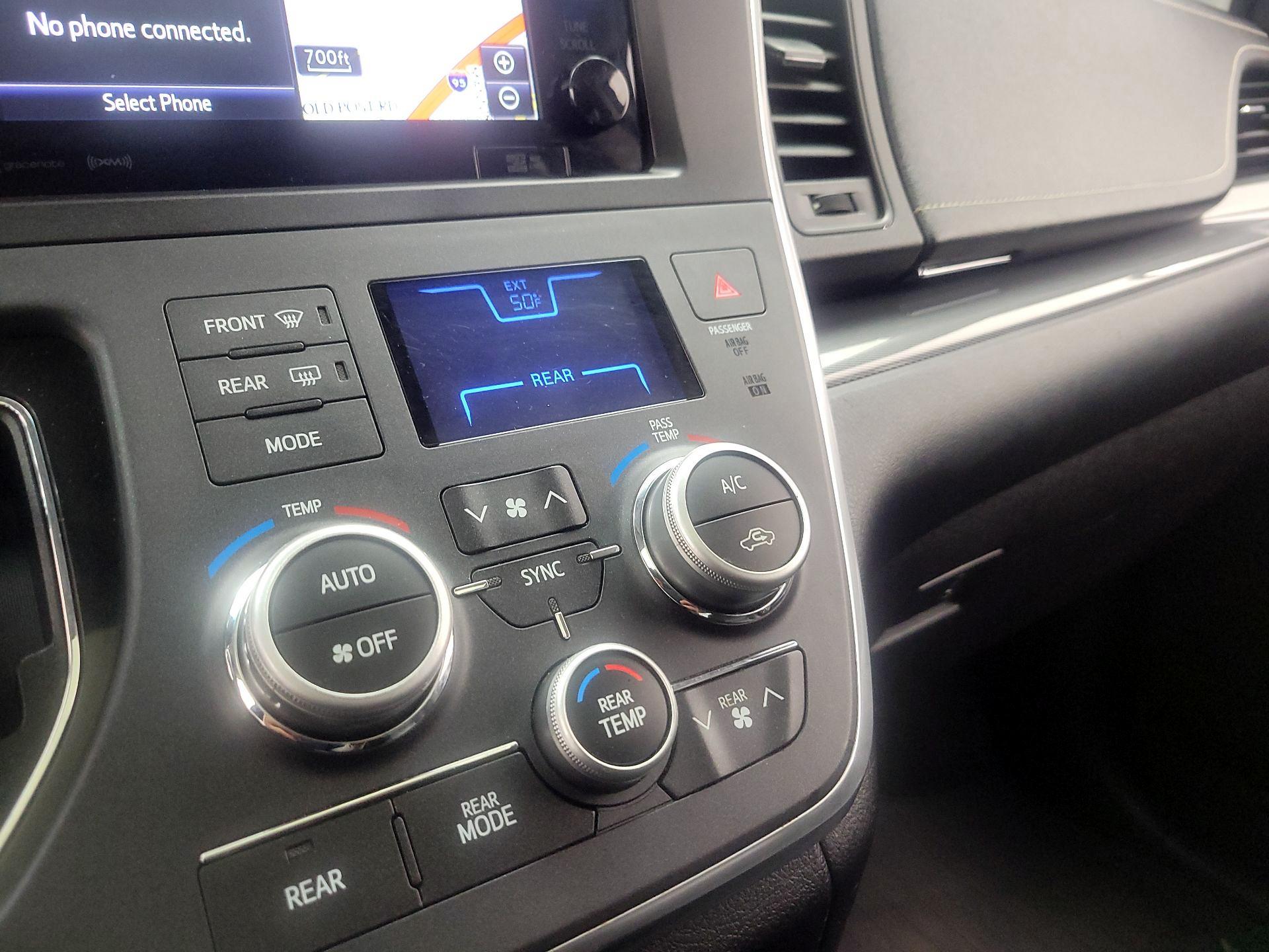 Thumbnail: 2017 Toyota Sienna - 15