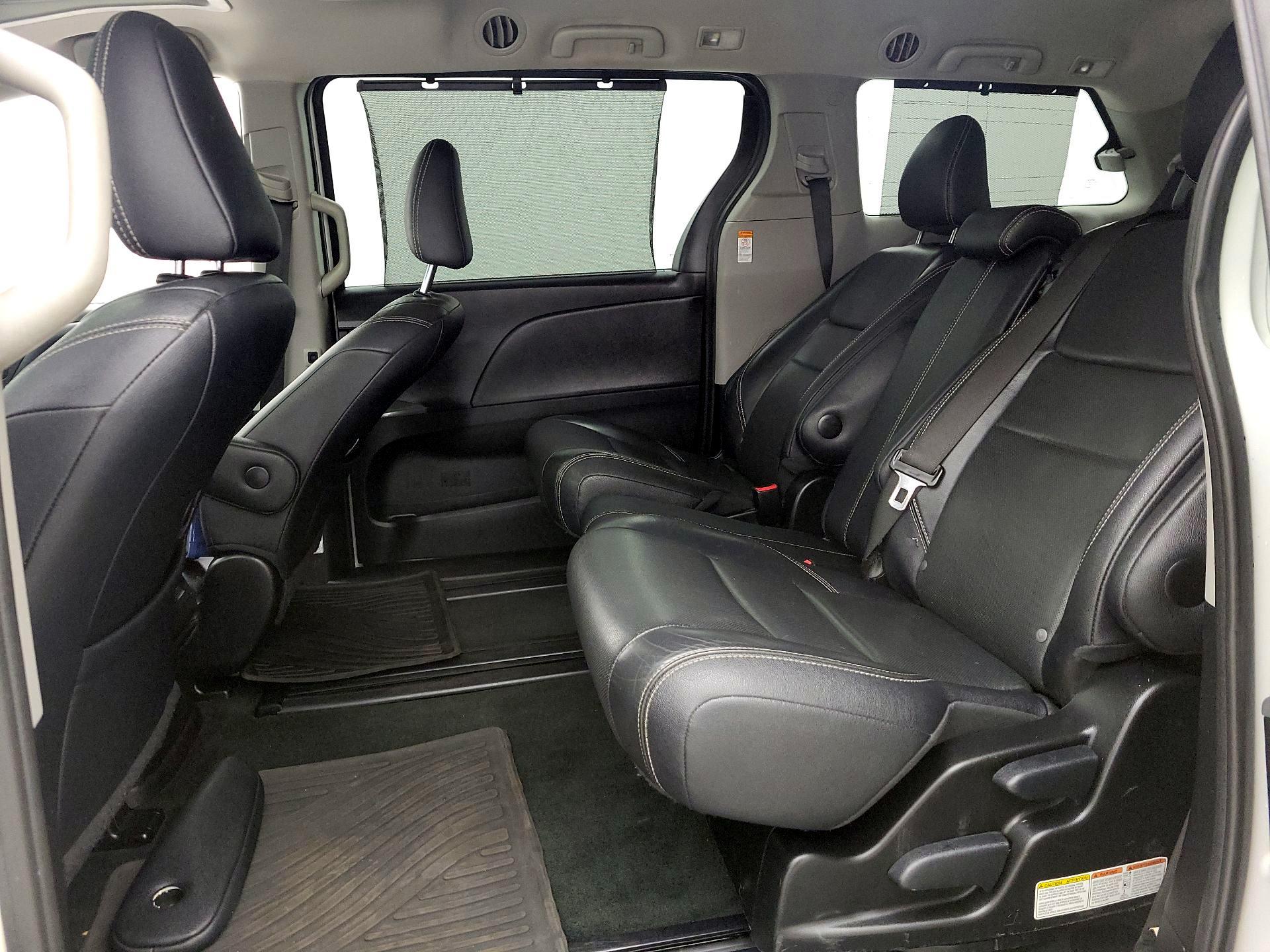Thumbnail: 2017 Toyota Sienna - 18