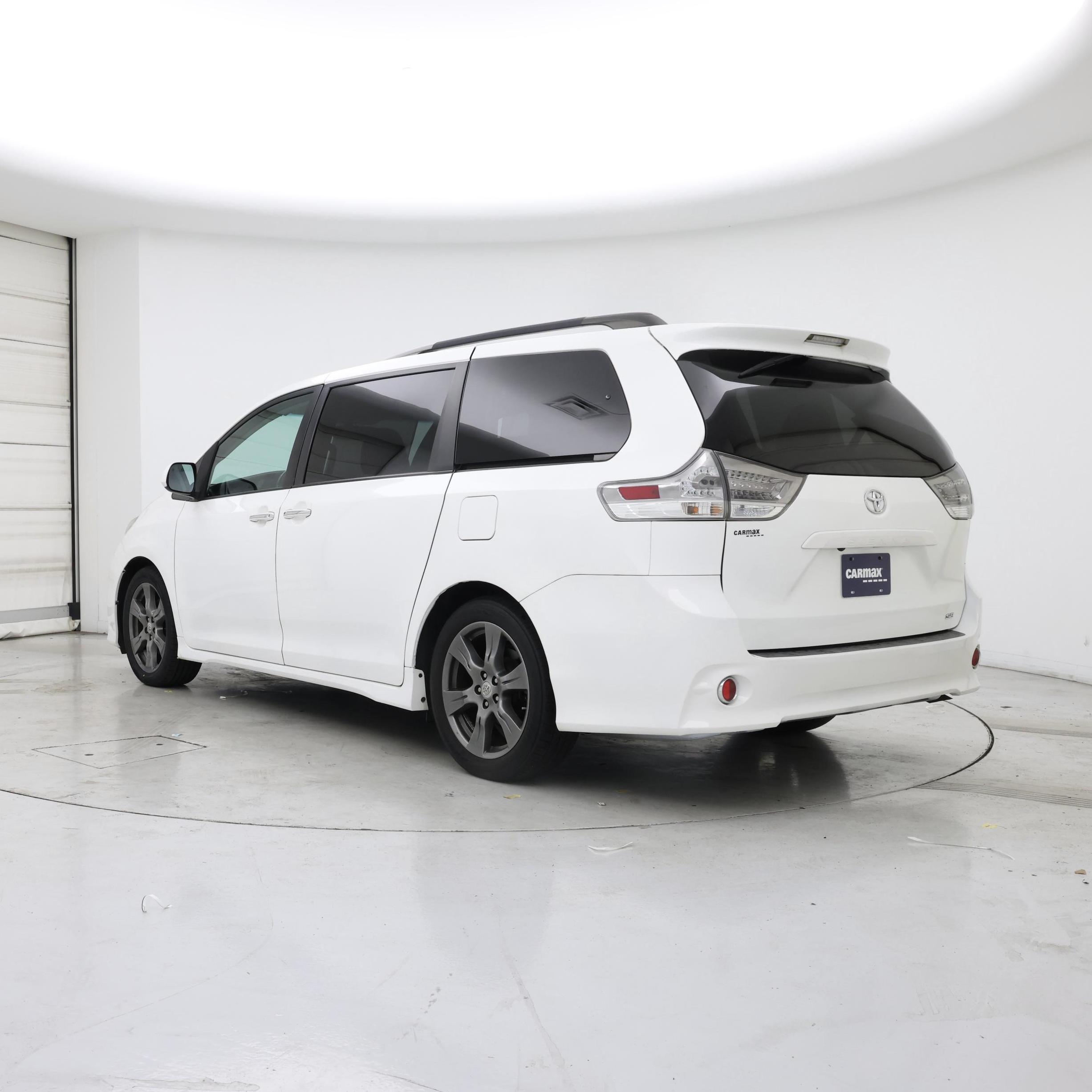 Thumbnail: 2017 Toyota Sienna - 2