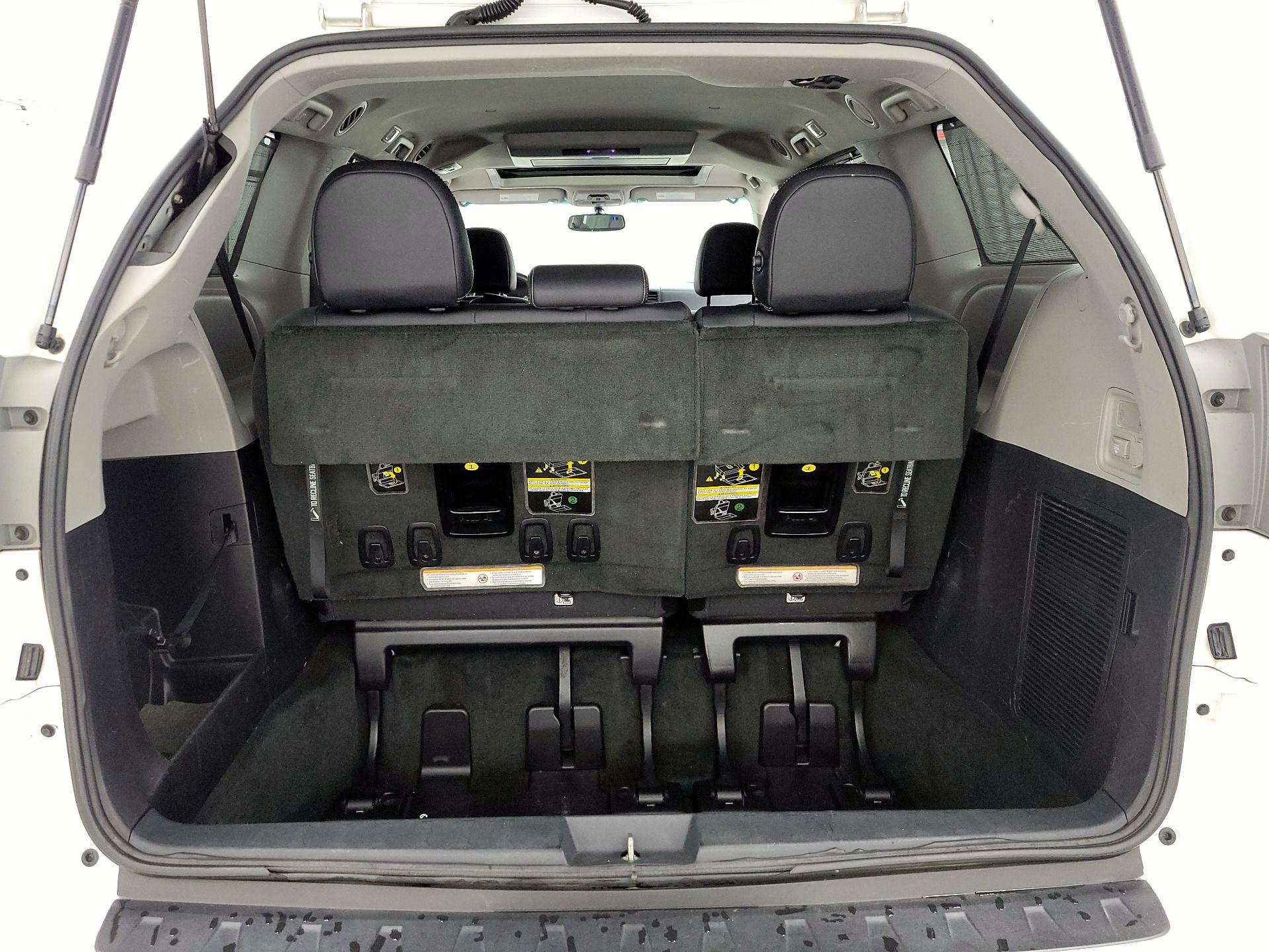 Thumbnail: 2017 Toyota Sienna - 19