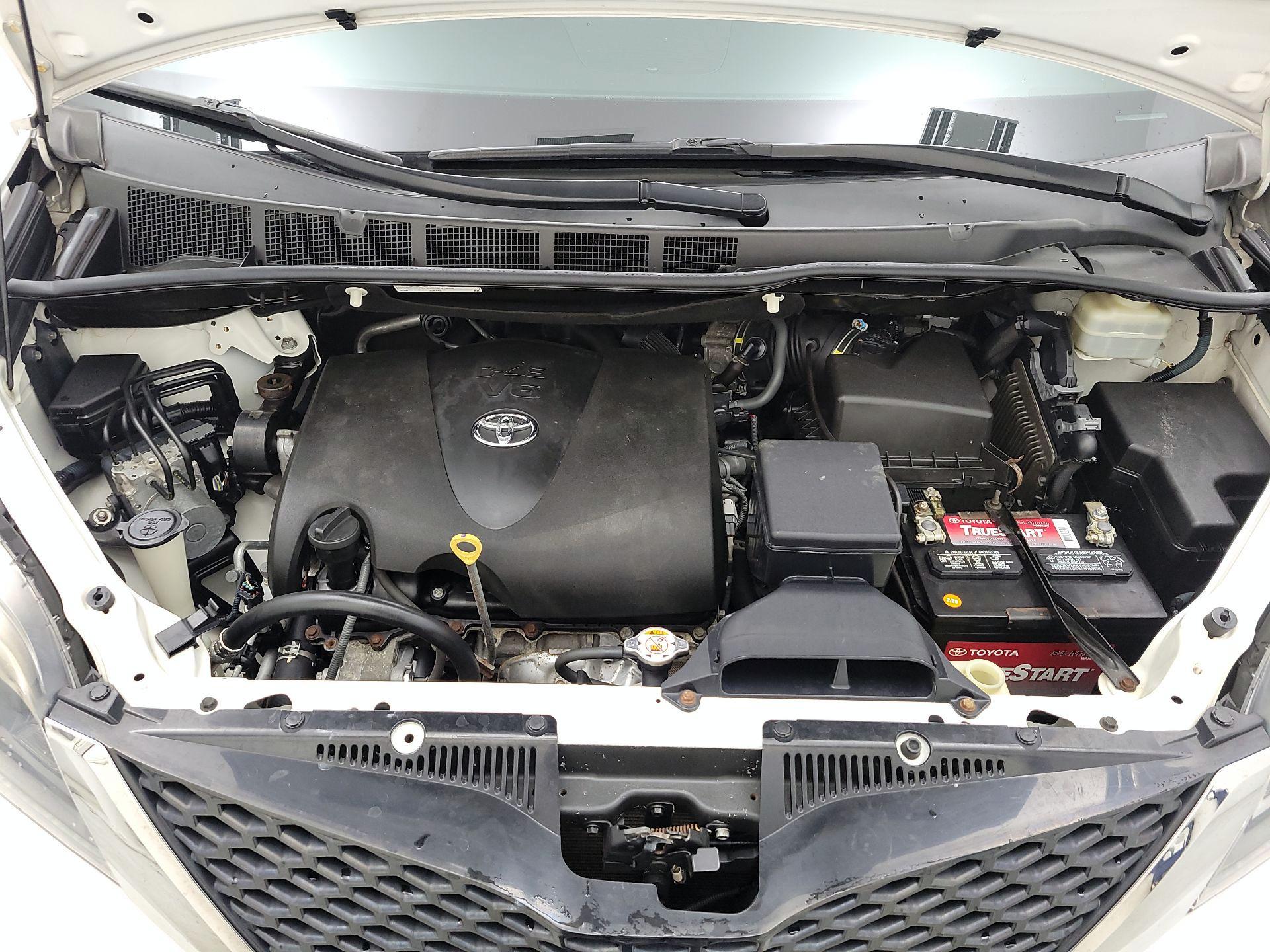 Thumbnail: 2017 Toyota Sienna - 20